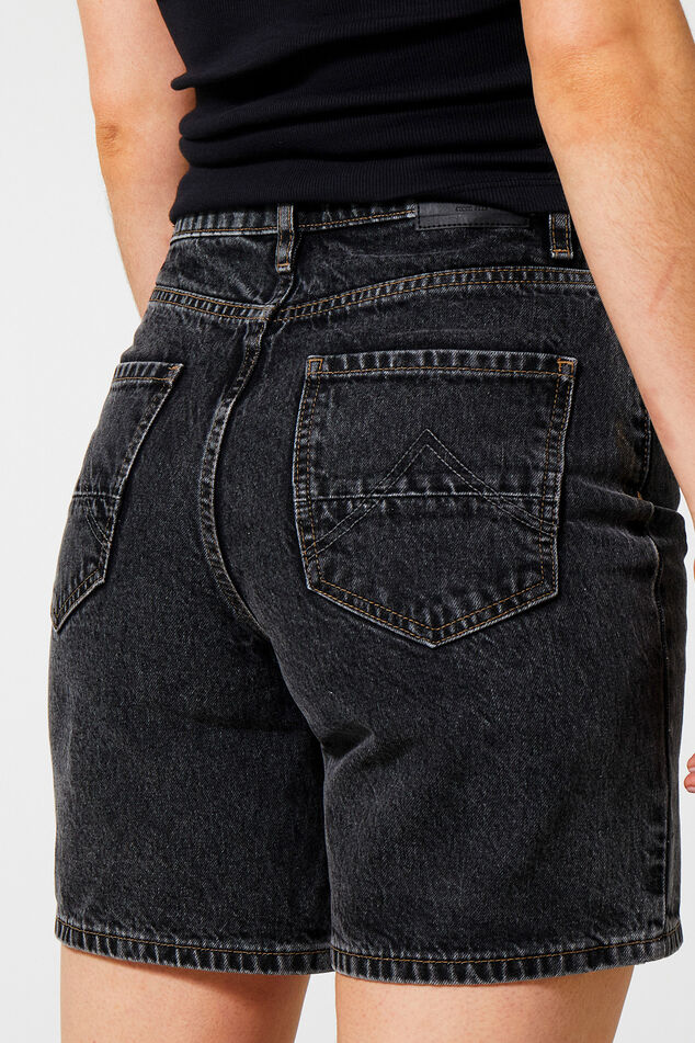 Short May image number 3