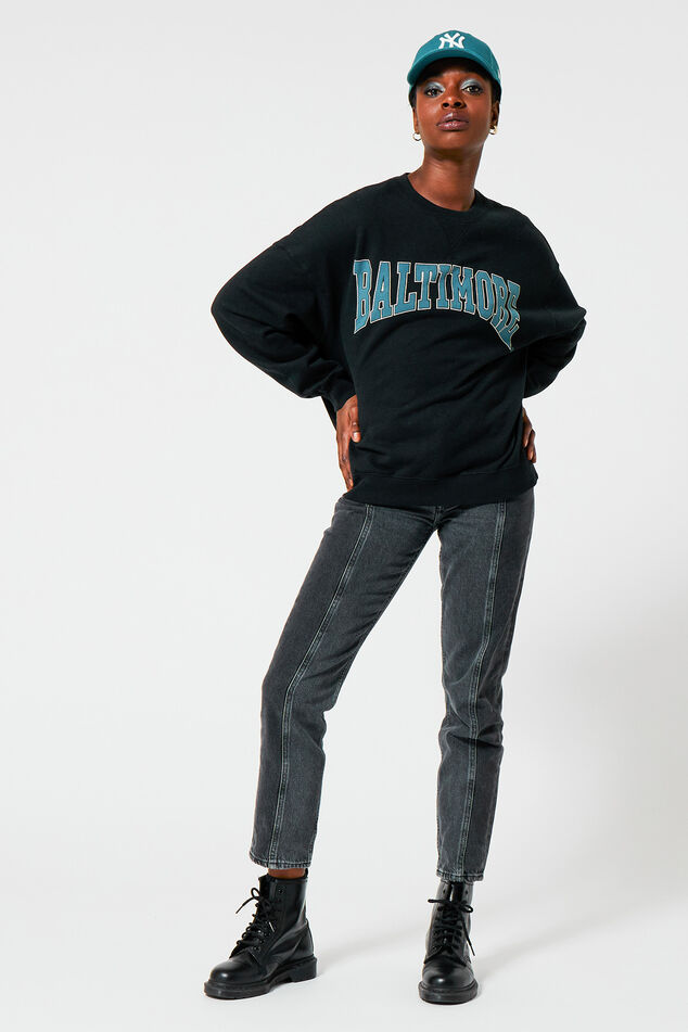 Sweater Sue image number 1