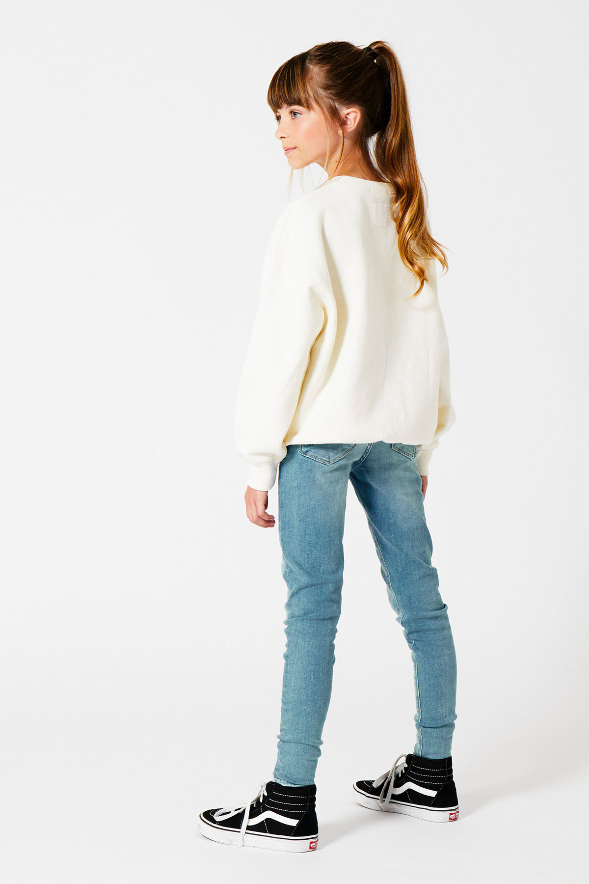 Sweater Sue Jr image number 2