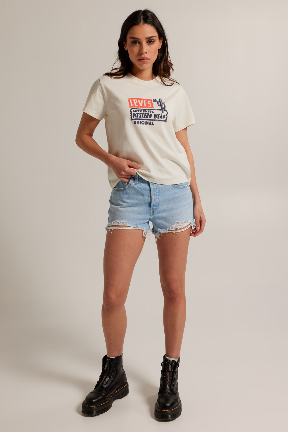 Women Levi s T shirt Graphic classic tee Off white