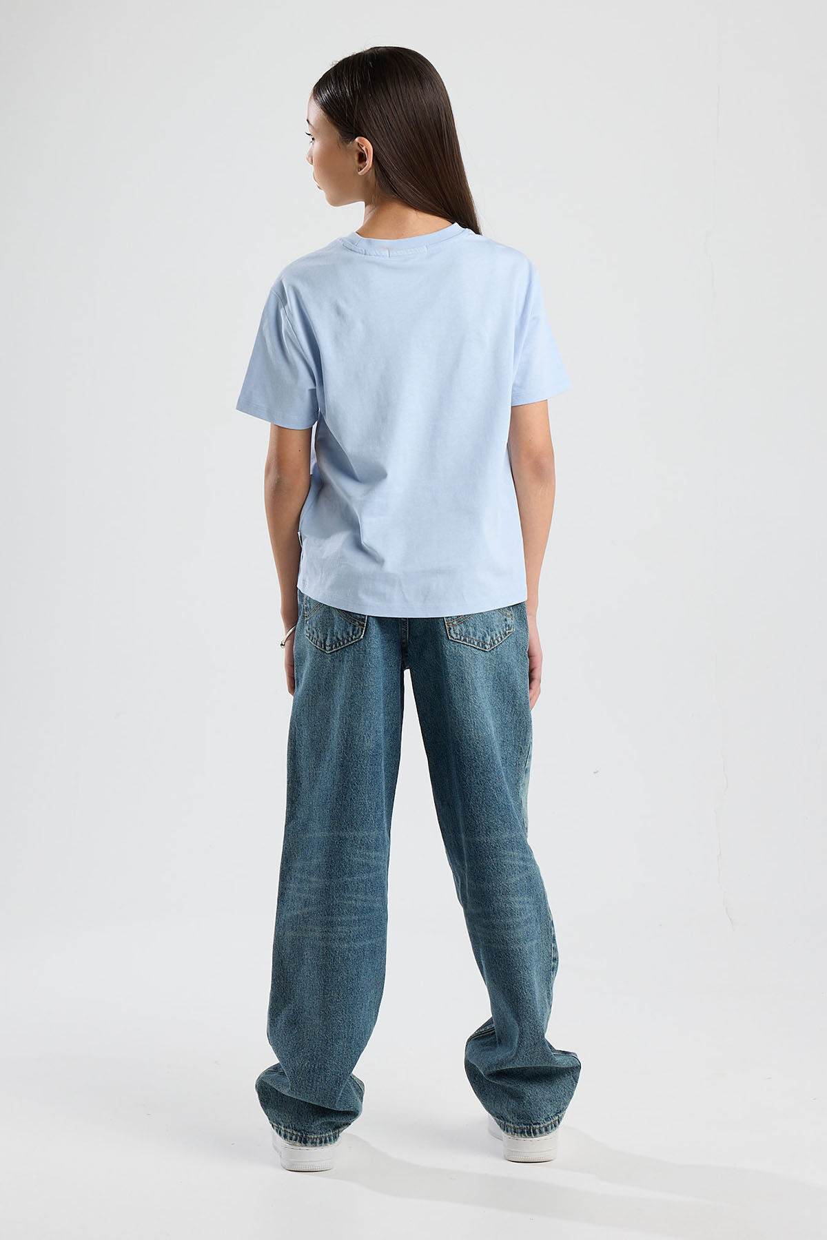 Esther JR image number 2