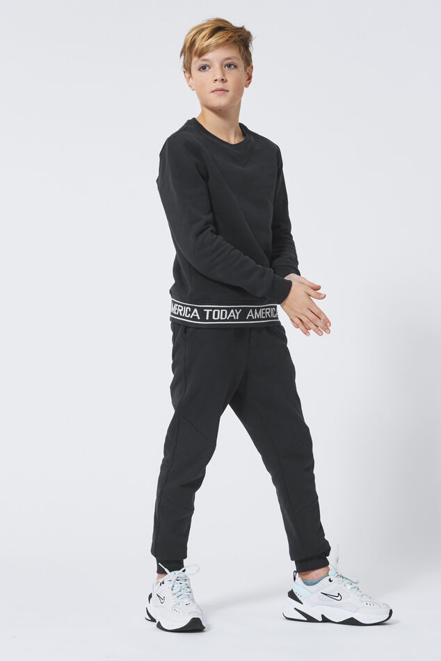 Sweater Steward Jr. image number 1