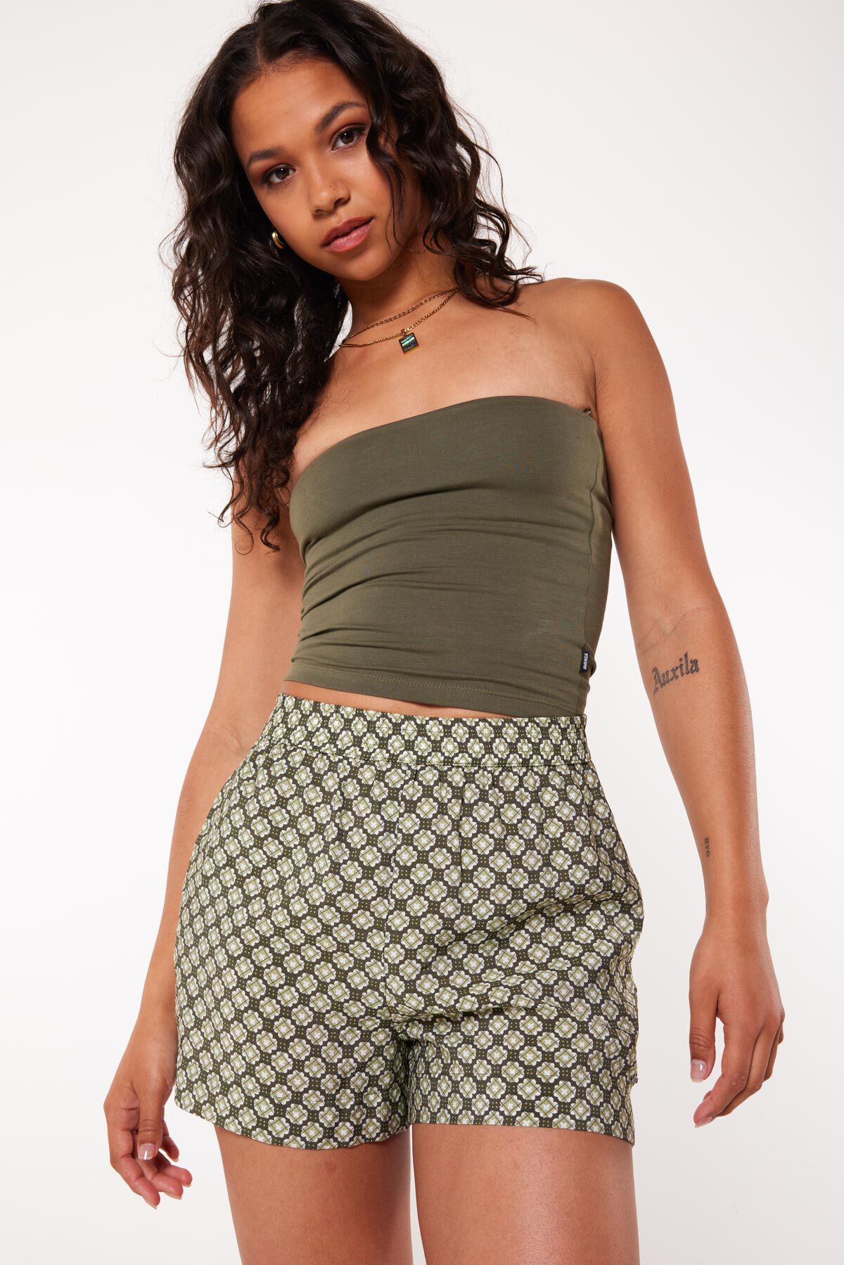 Short Nahla image number 0