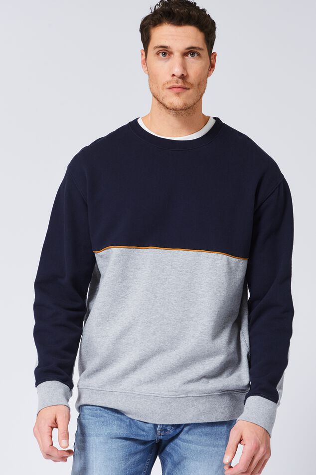 Sweater Sean image number 1
