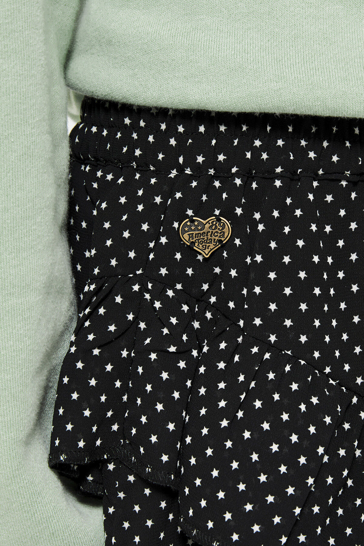 Skirt Riley Jr. image number 3