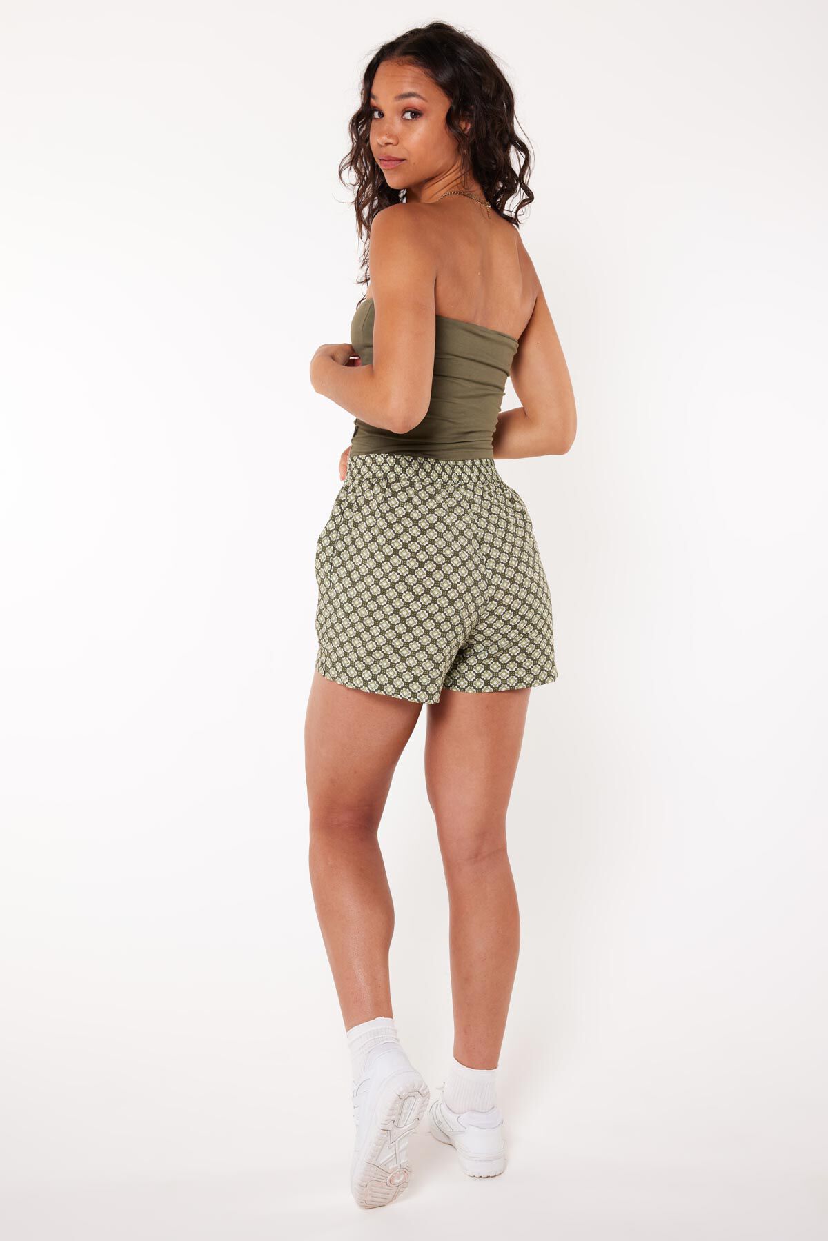 Short Nahla image number 2