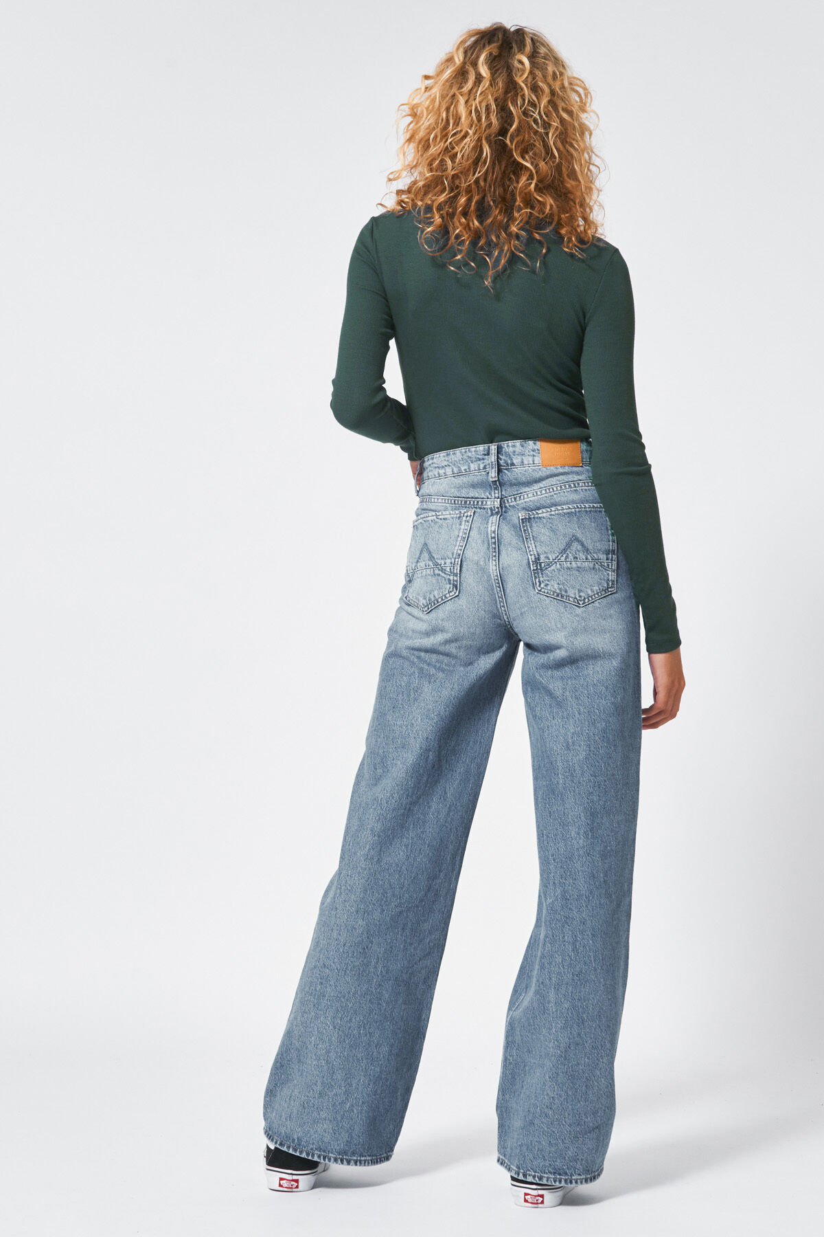 Lorrie image number 2