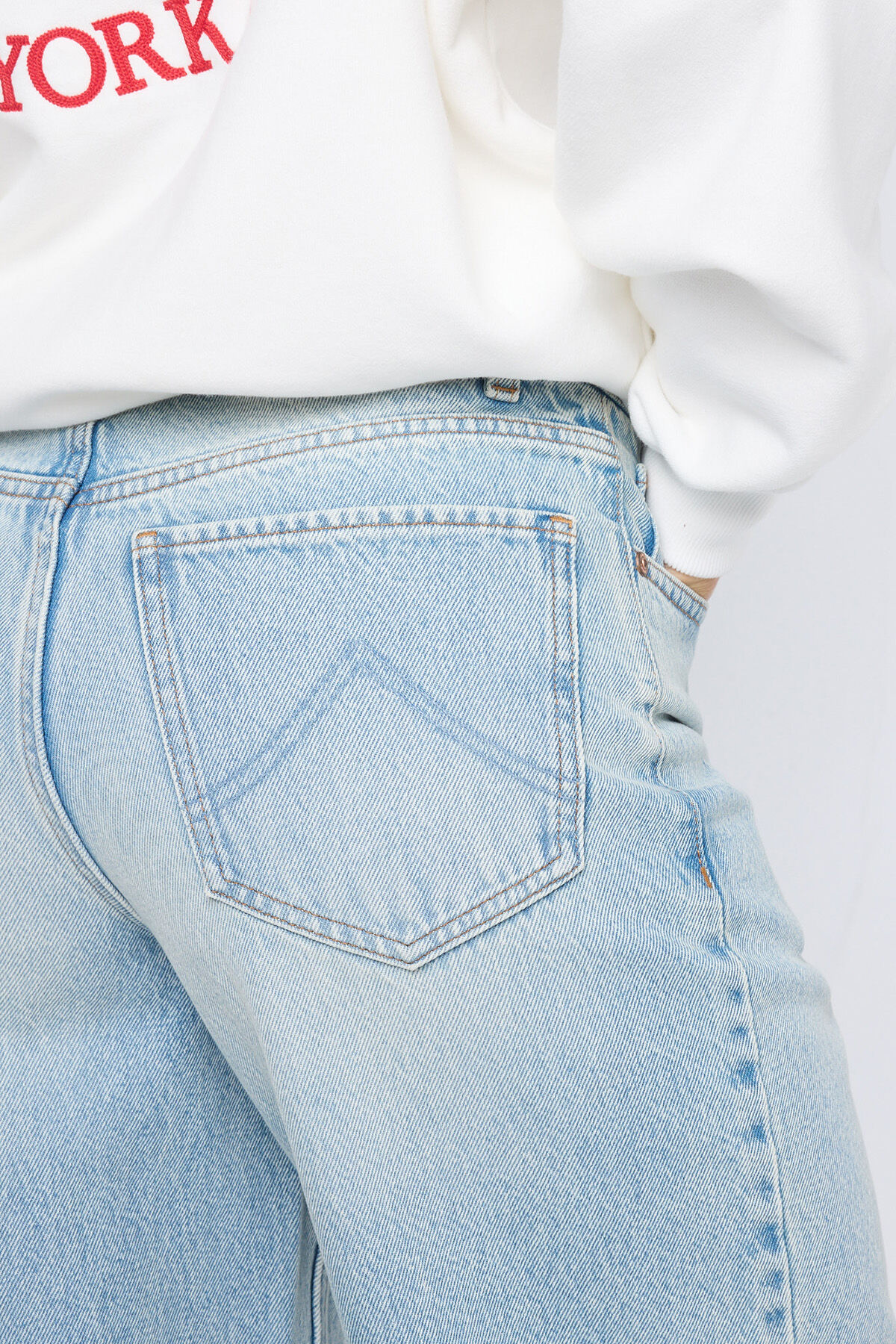 Olivia image number 3