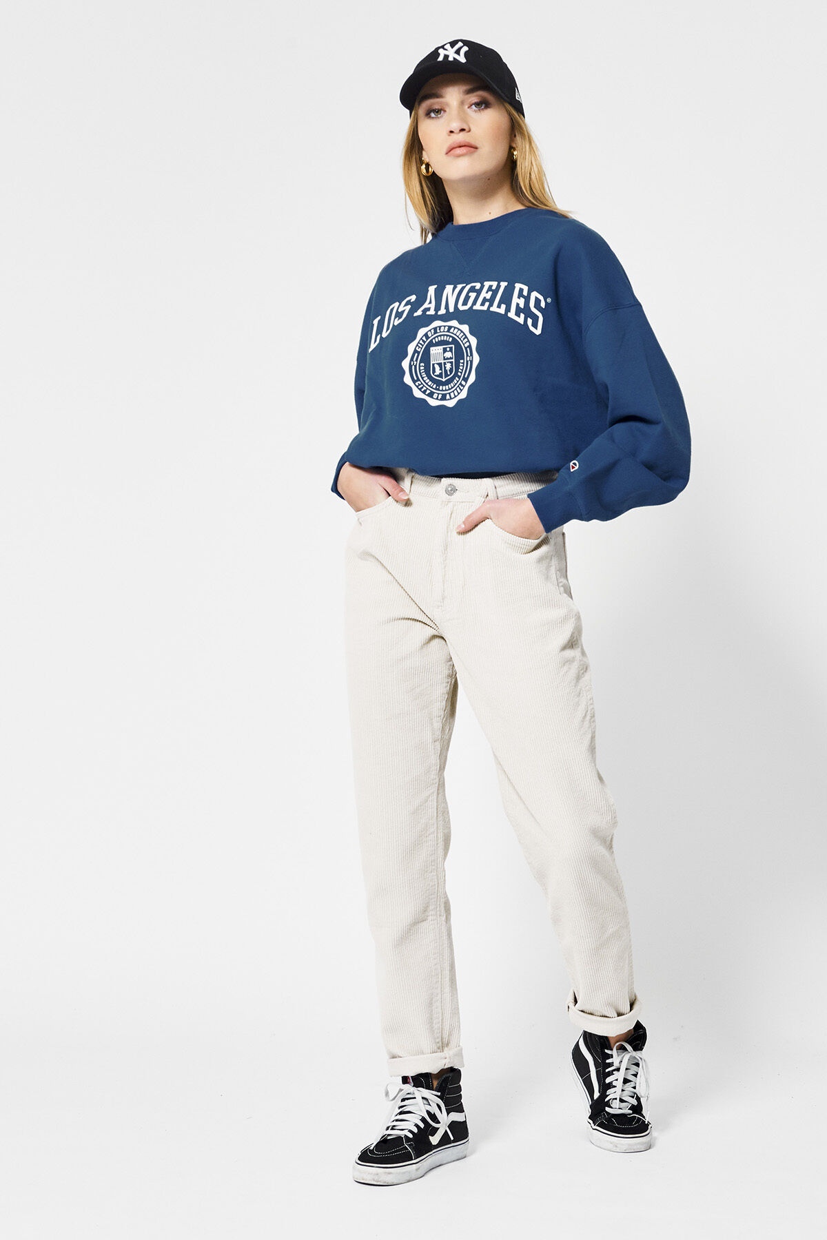 Sweater Sue image number 1