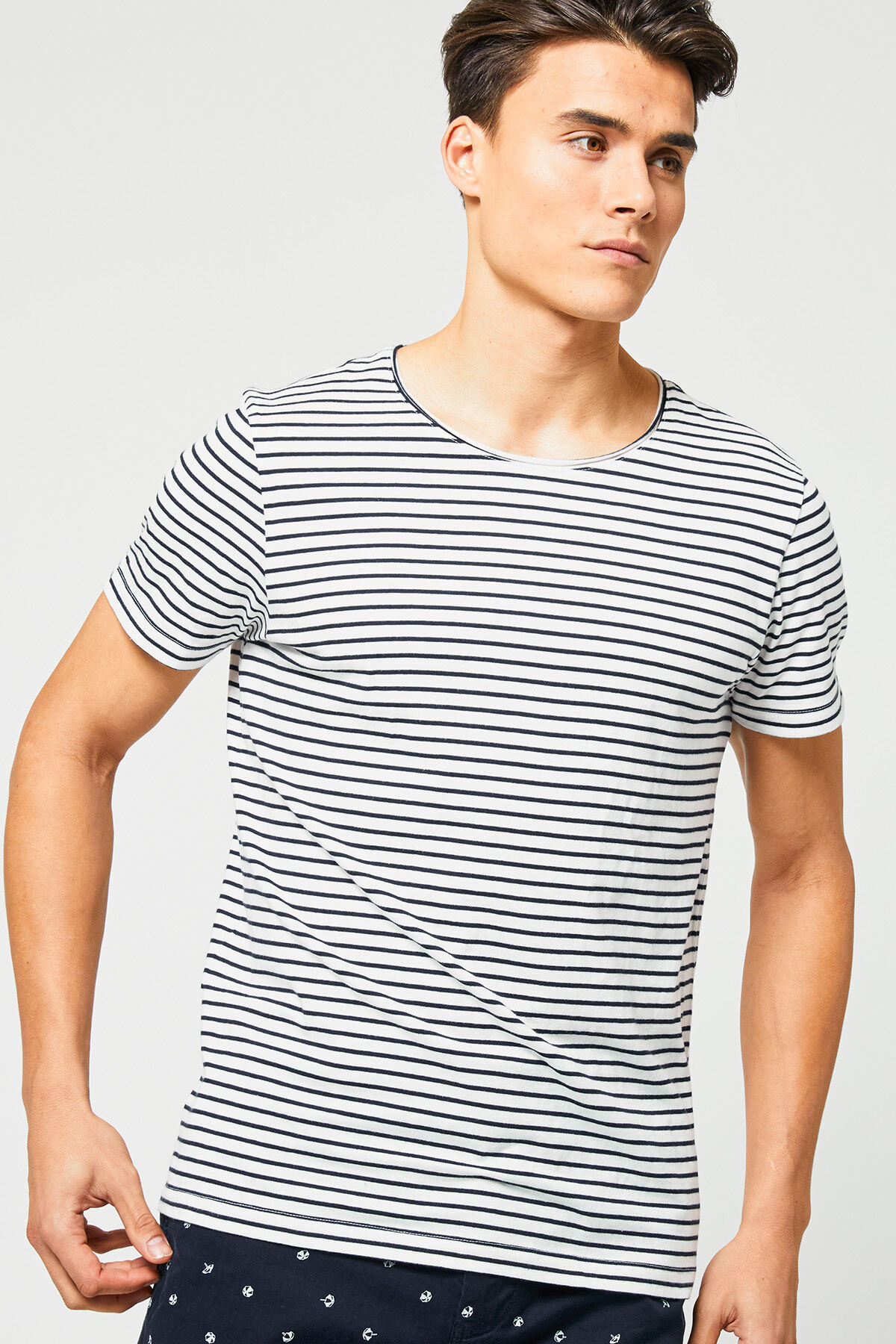 Men T shirt White navy America Today
