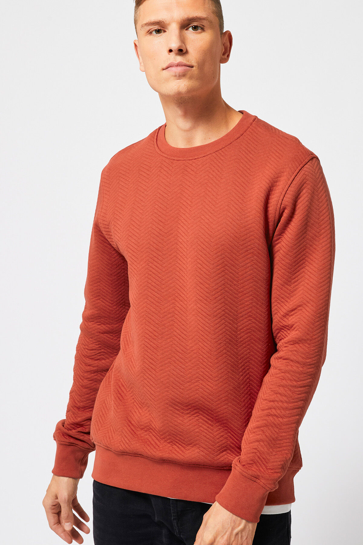 Sweater Saul image number 0