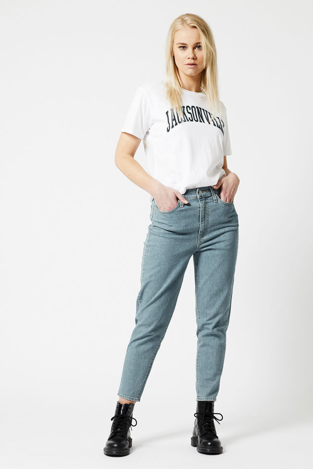 https://www.america-today.com/dw/image/v2/BBPV_PRD/on/demandware.static/-/Sites-at-master-catalog/default/dw89e3d31b/images/product/levis-high-waist-tapered-jeans-women-blue-2112508055-376-mbc.jpg?sw=634&sh=951&sm=fit&sfrm=jpg
