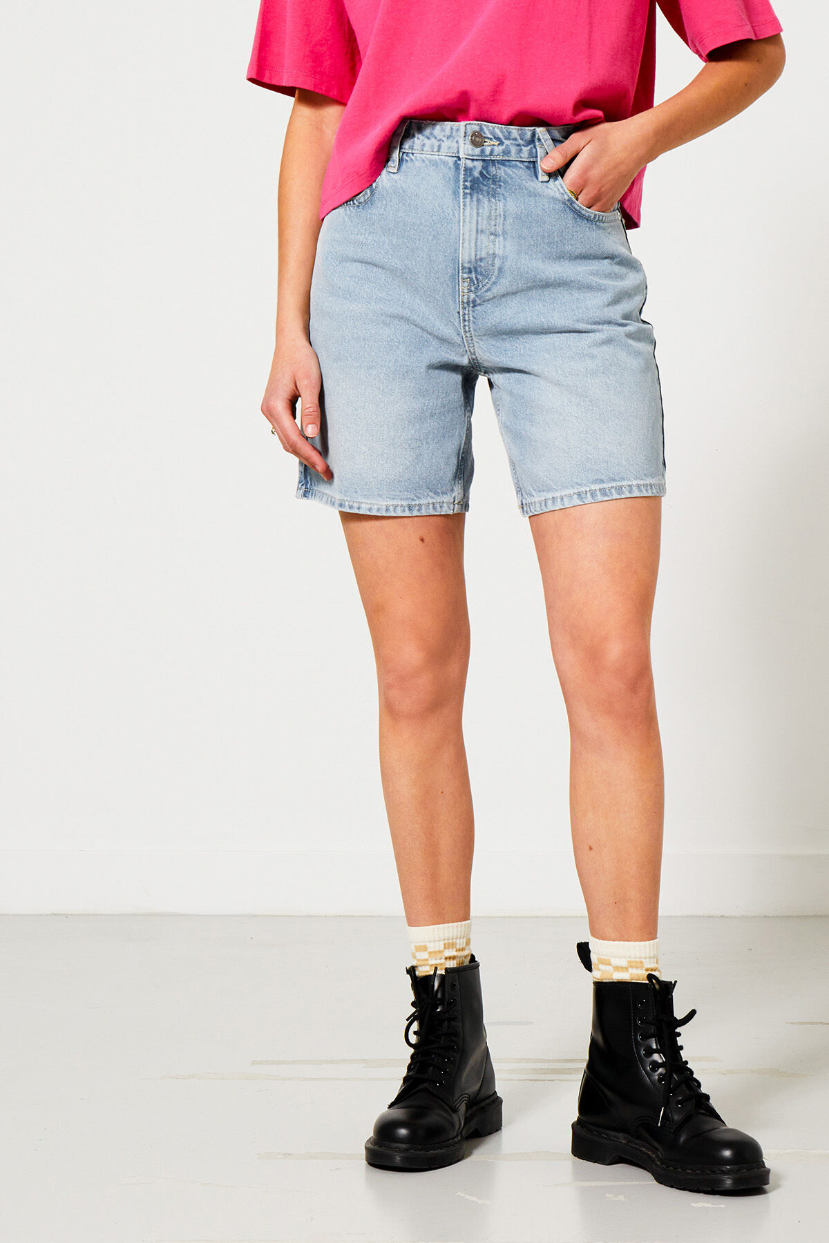 Short May image number 1