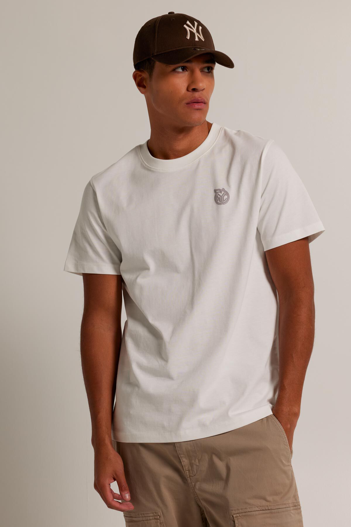 Heren T shirt Emile Off white America Today