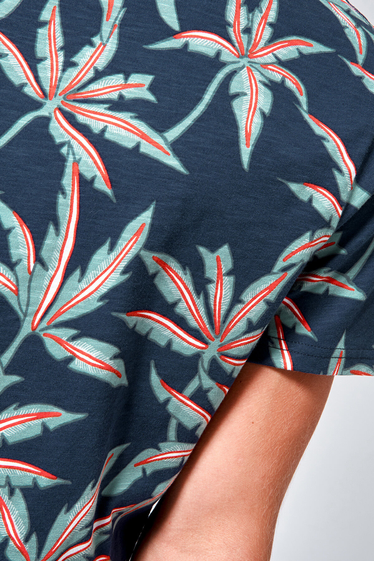 T-shirt Elgin flowers image number 3