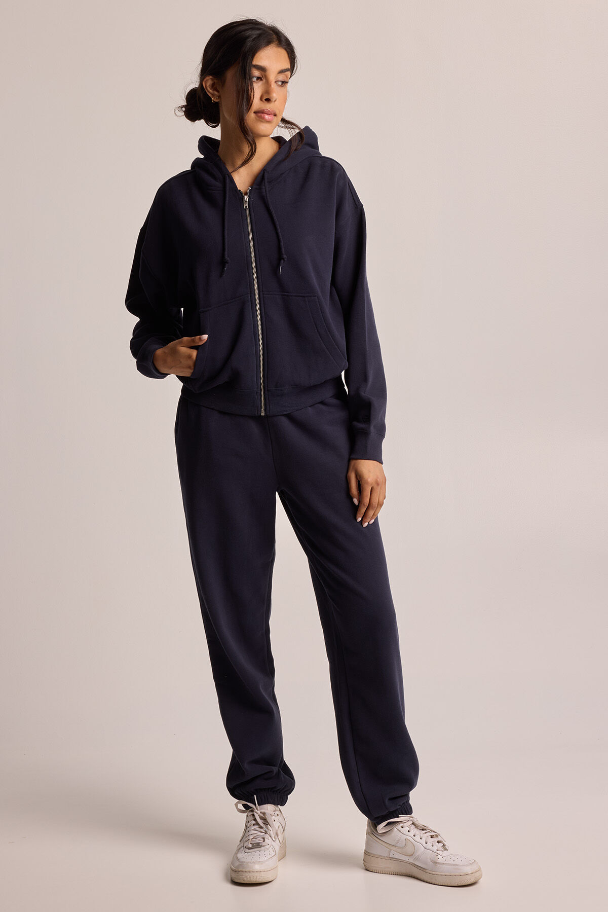 Jogging pants Caia image number 1