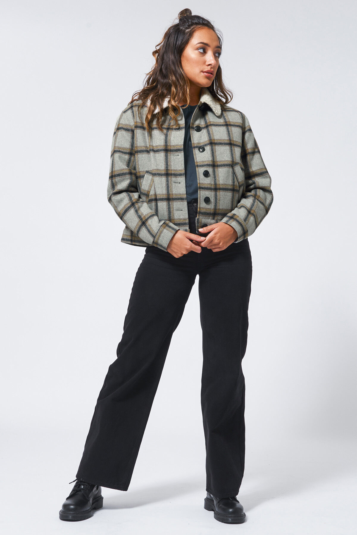 Jas Julia image number 0