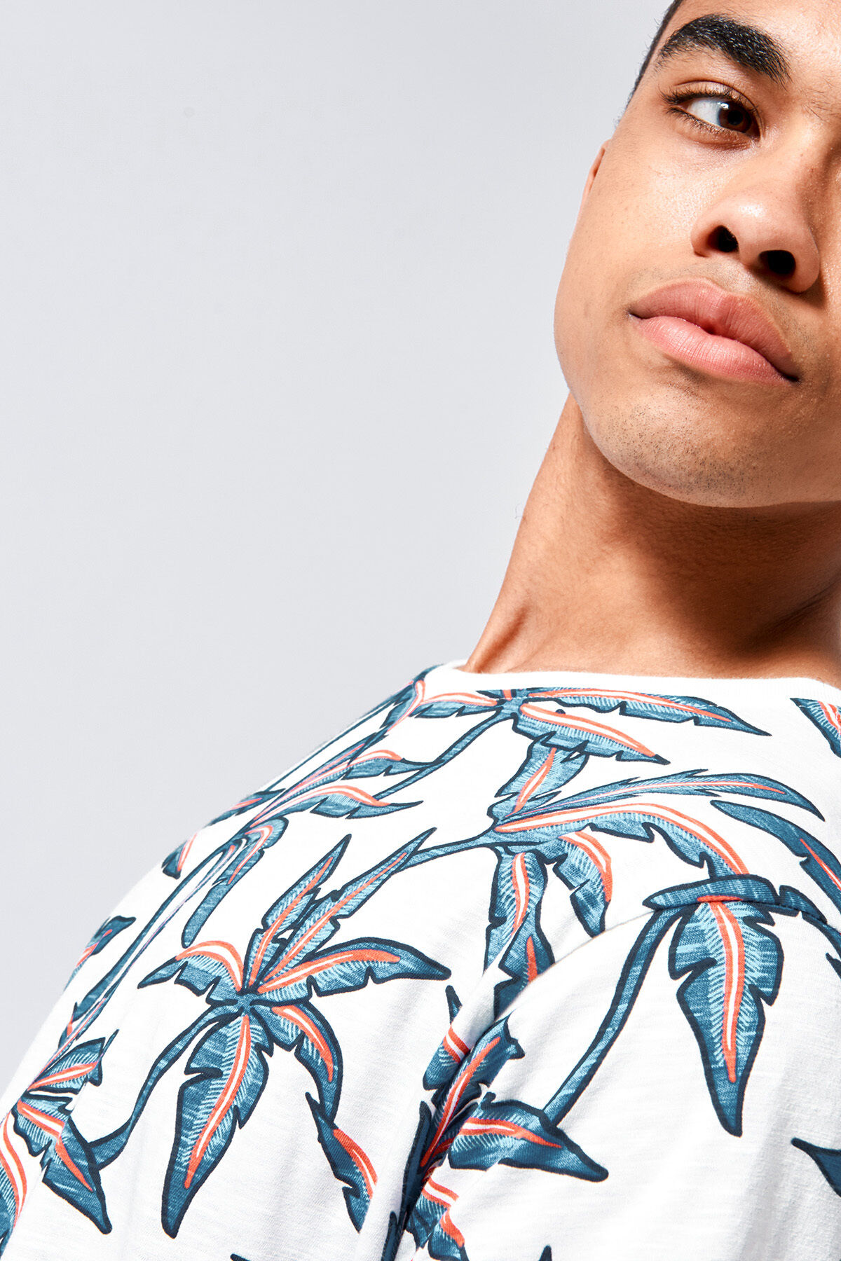 T-shirt Elgin flowers image number 3