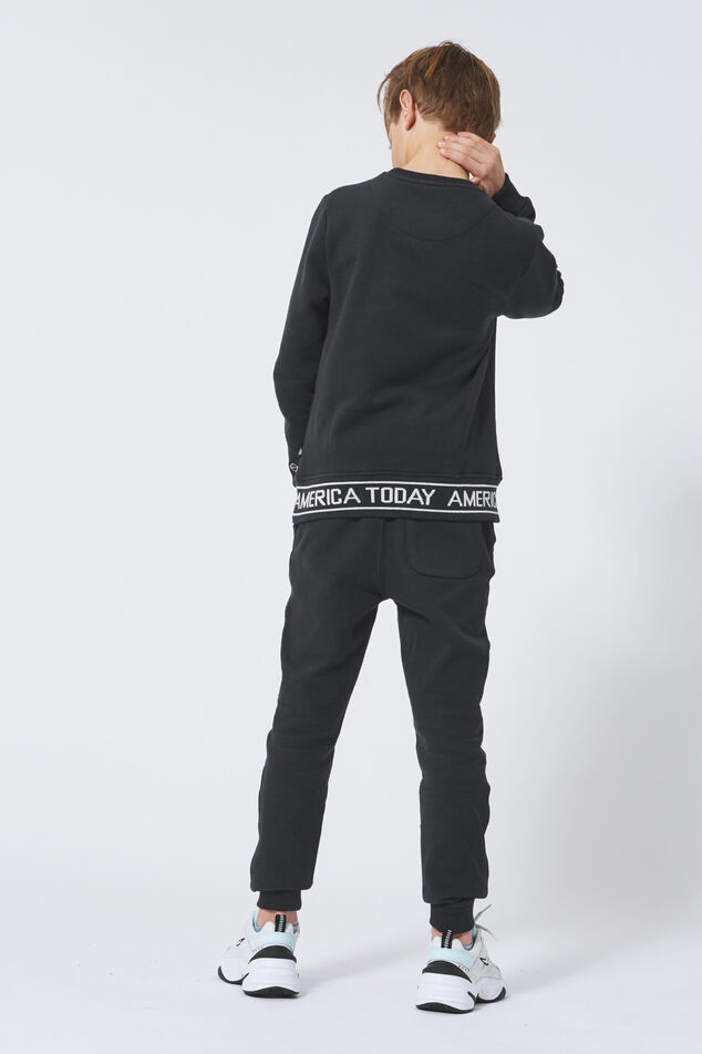 Sweater Steward Jr. image number 2
