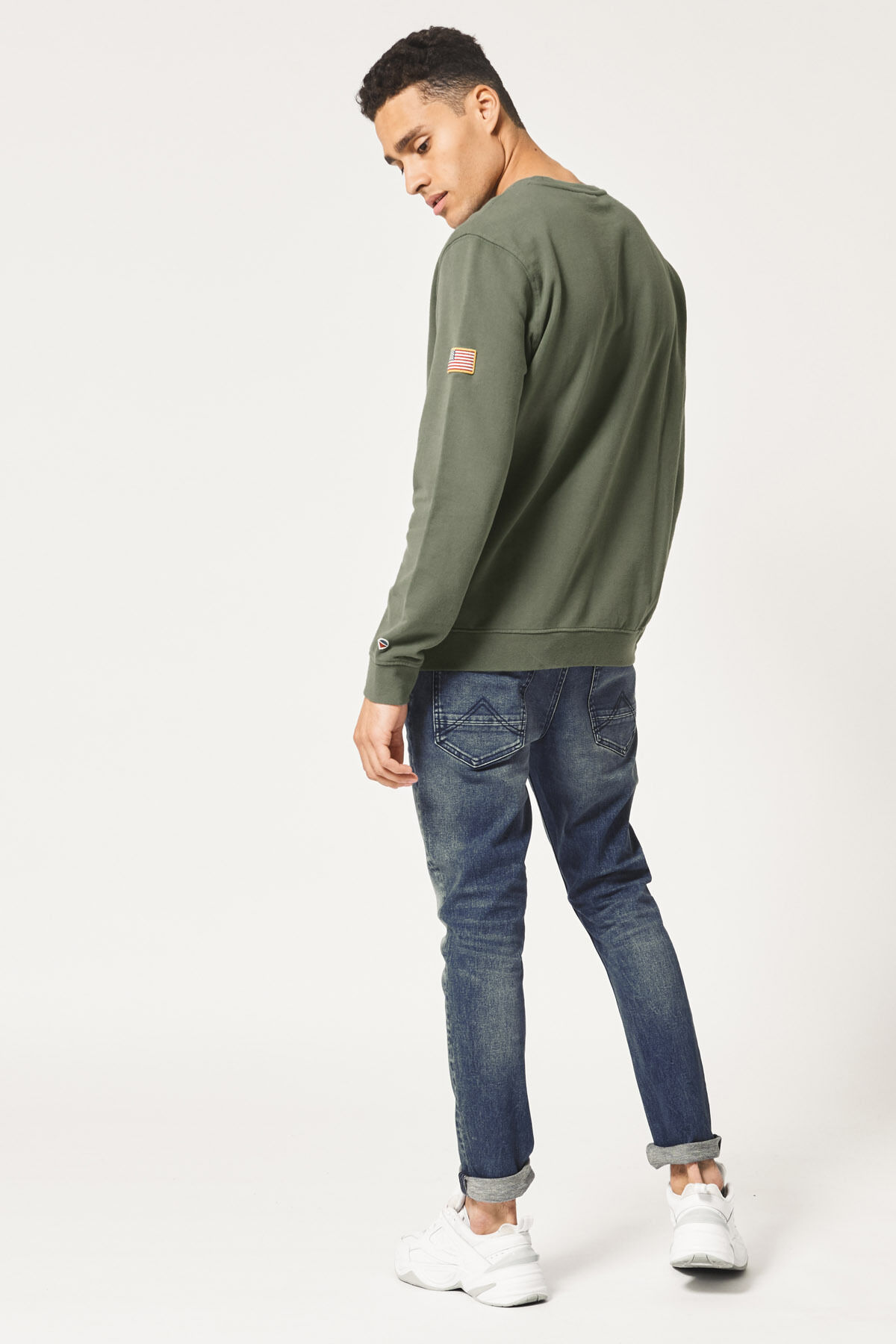 Sweater Space crew image number 2