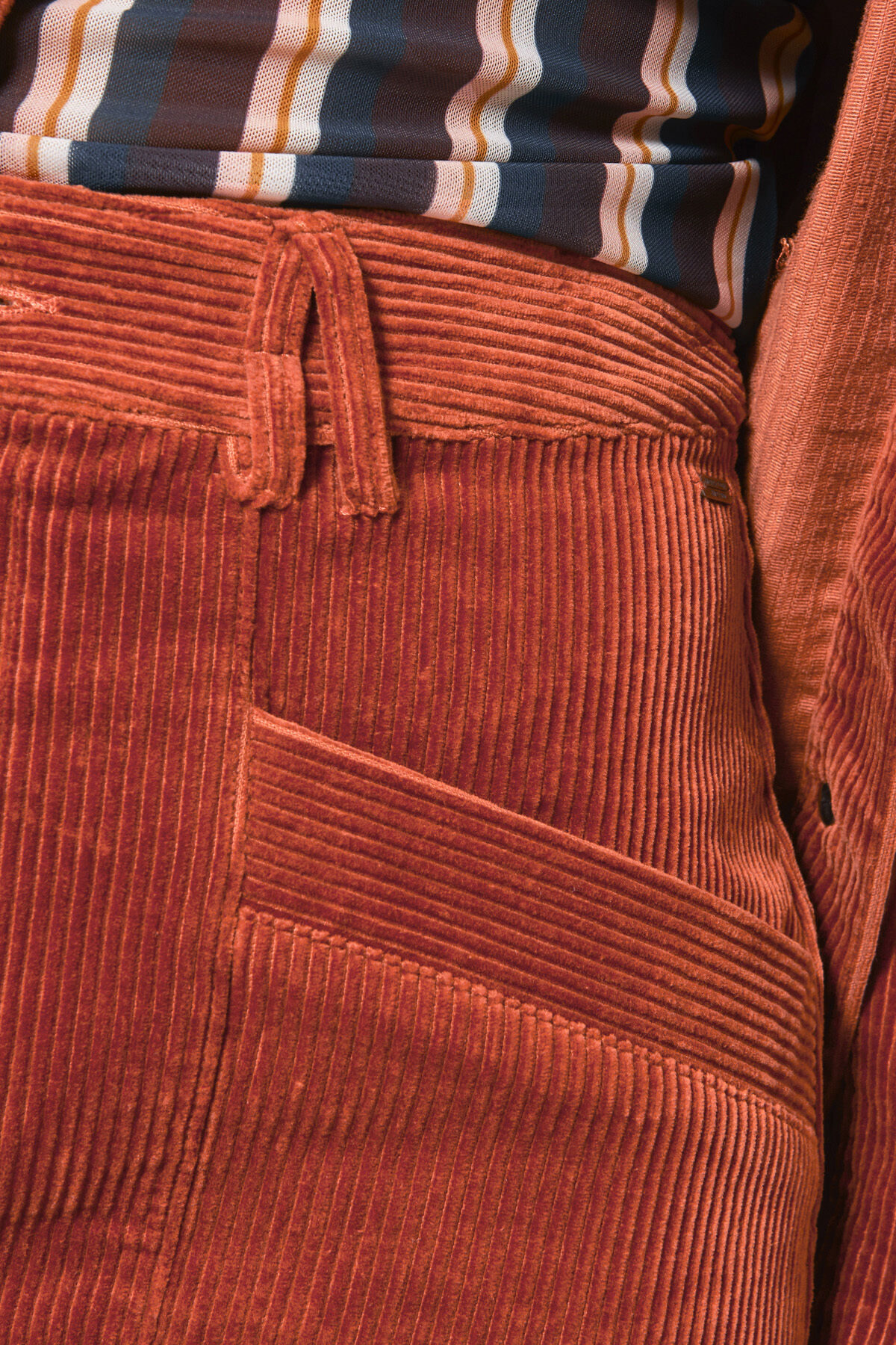 Skirt River image number 3