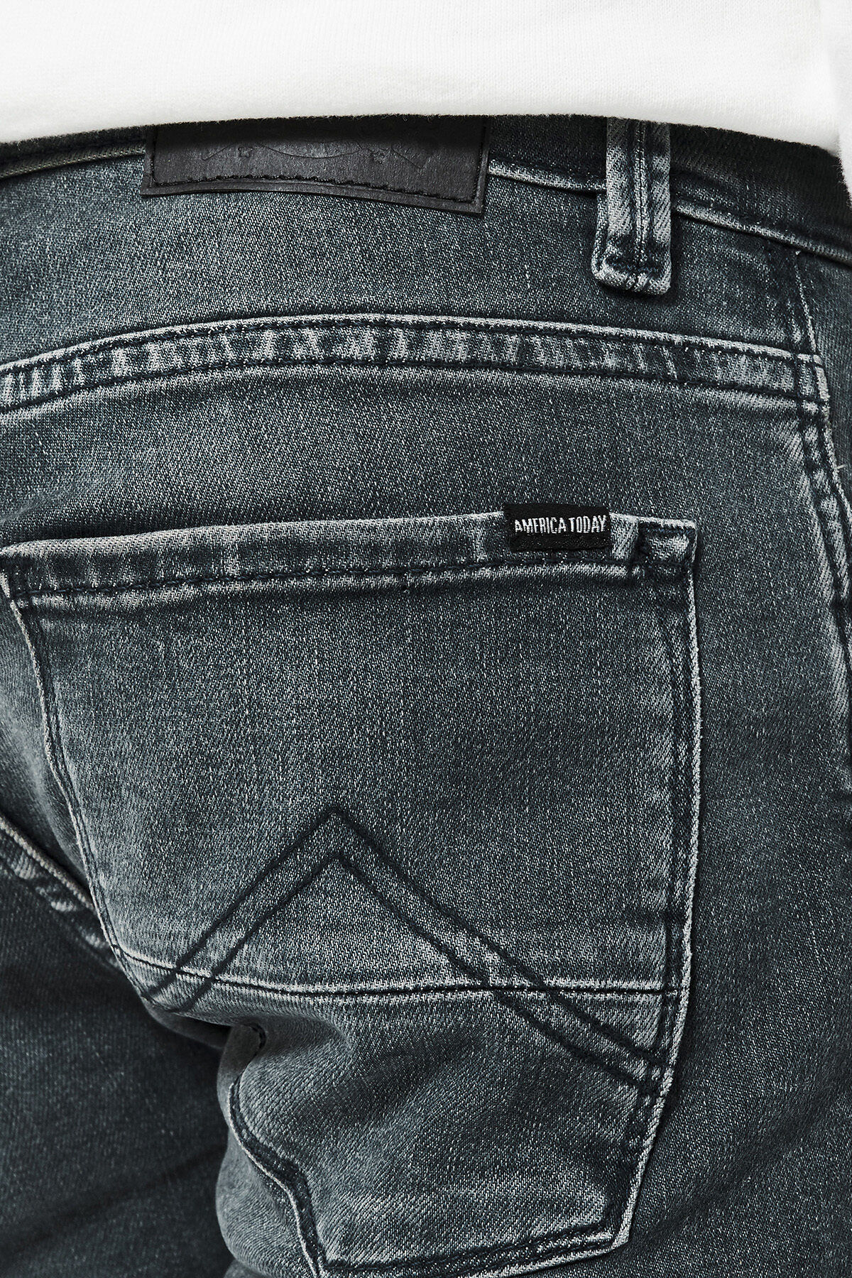 Jeans Keanu Jr image number 3