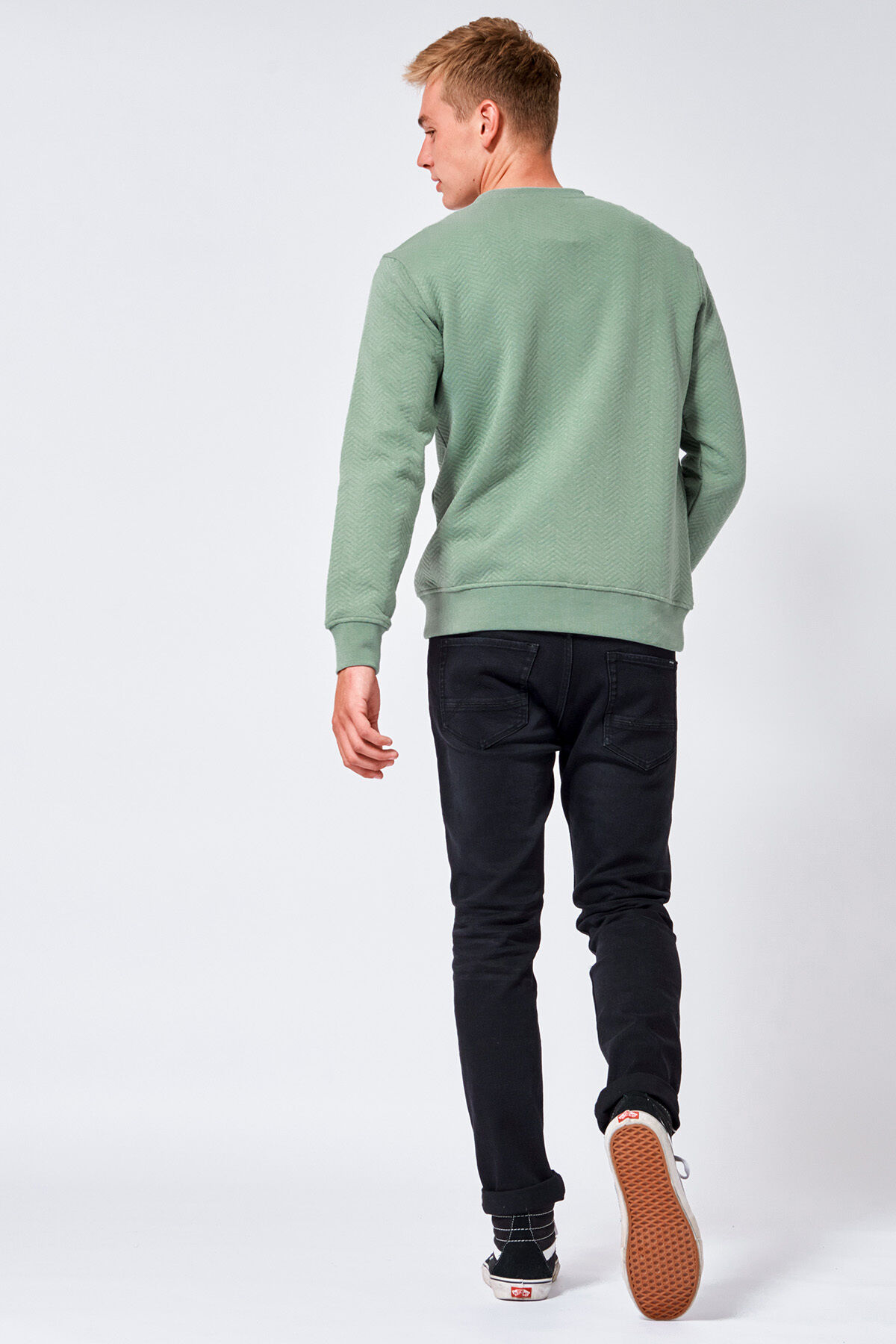 Sweater Saul image number 2