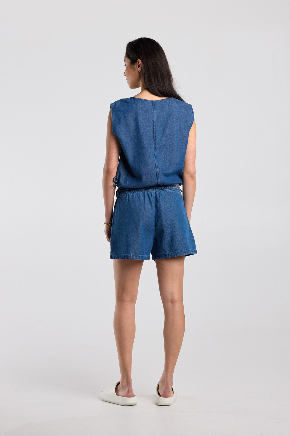 Naomi image number 2