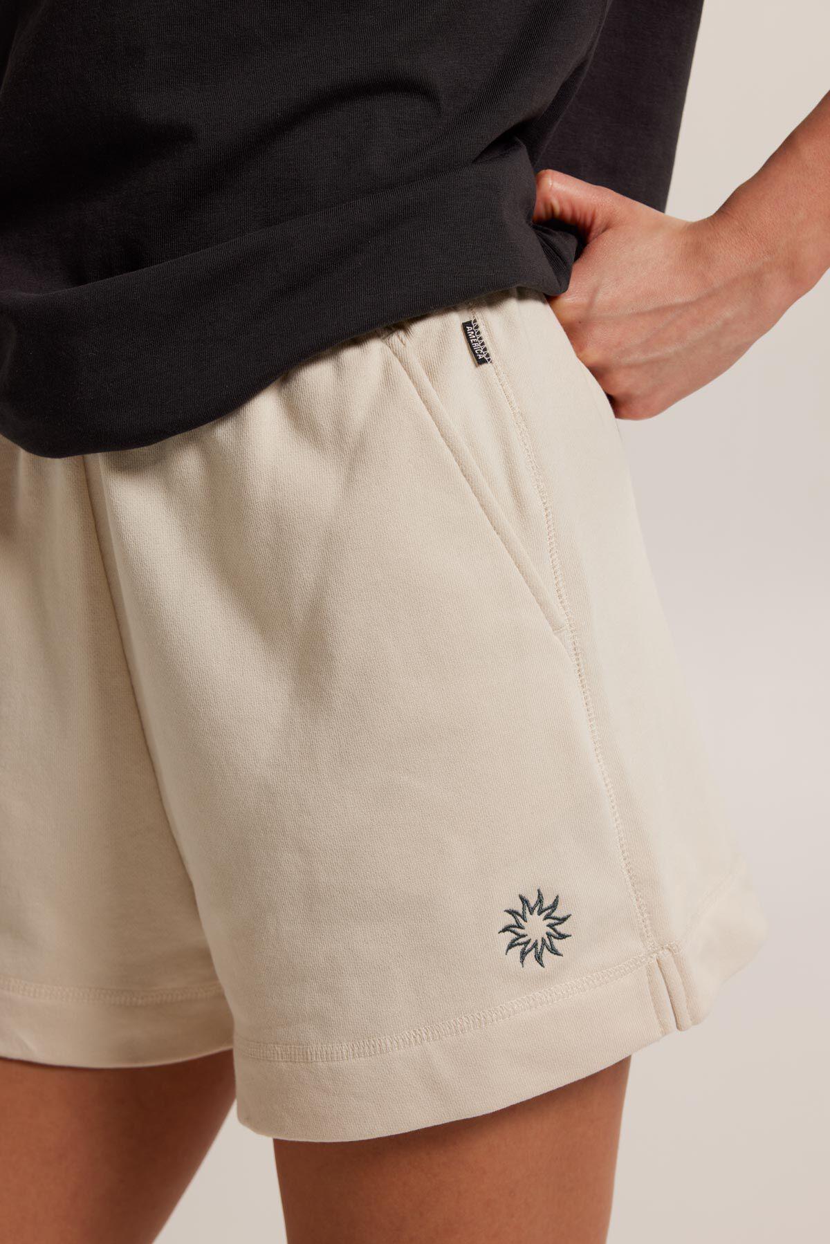 Short Noel image number 3