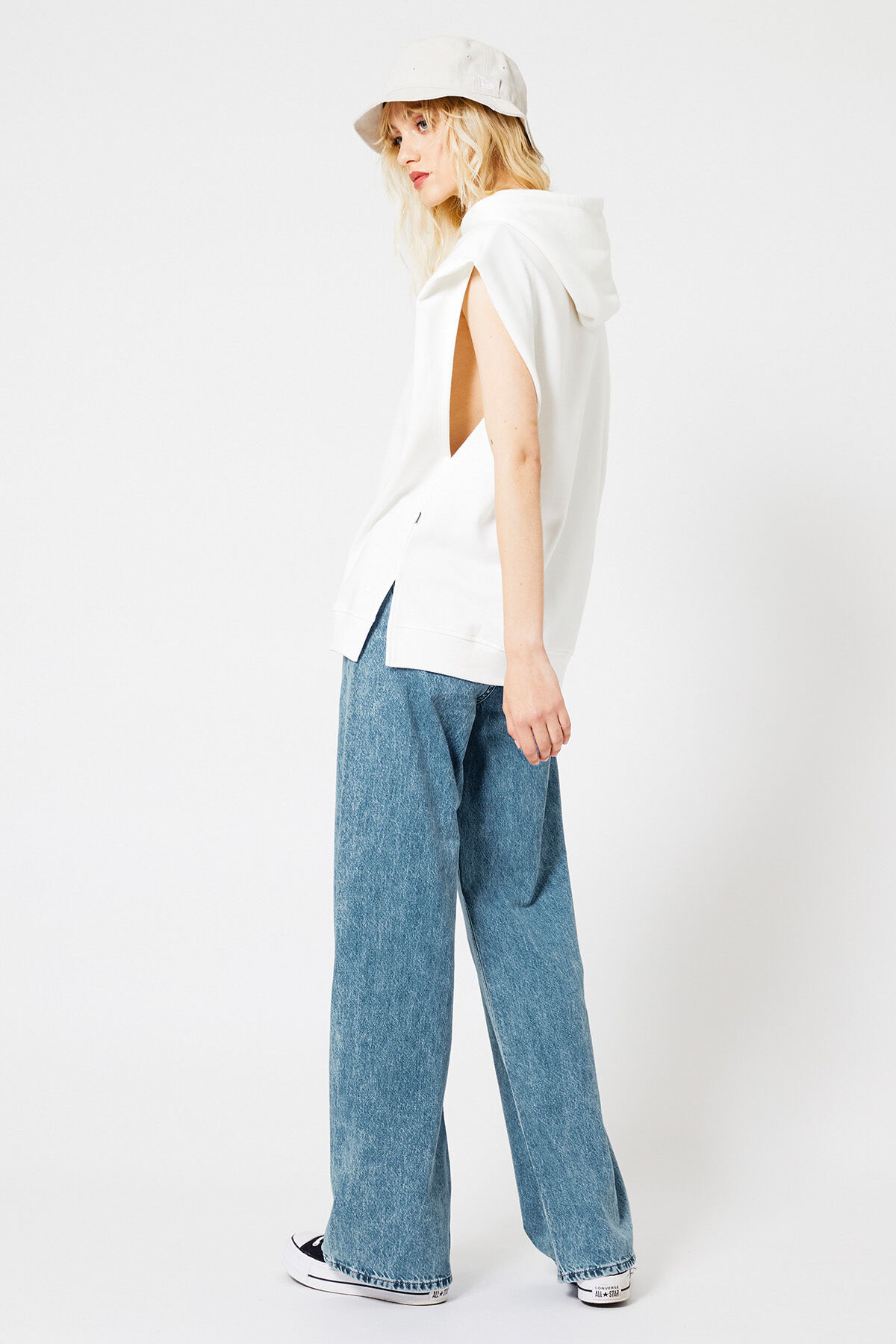 Sweater Susan image number 2