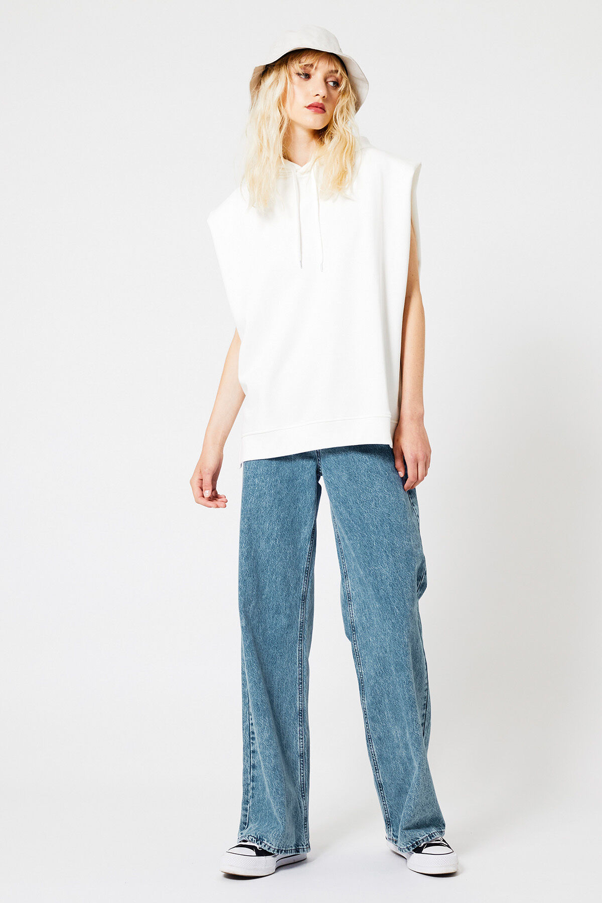 Sweater Susan image number 0