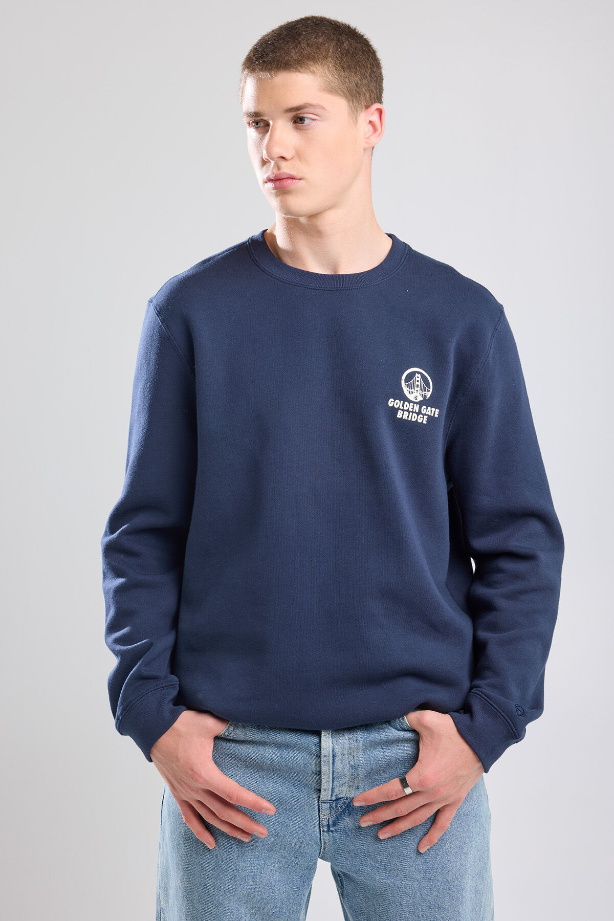 Sully Crew image number 1