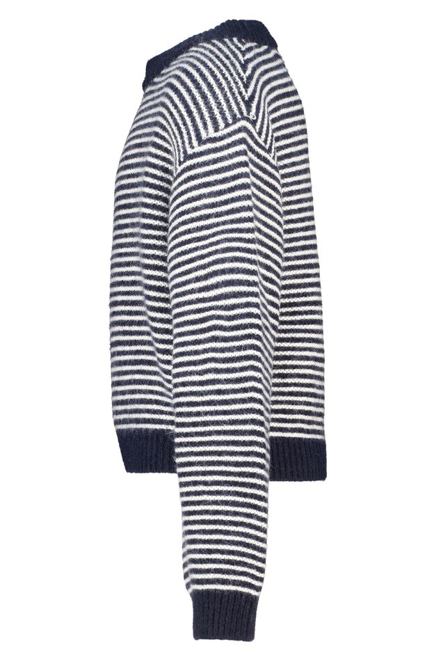 Kelly jr image number 6