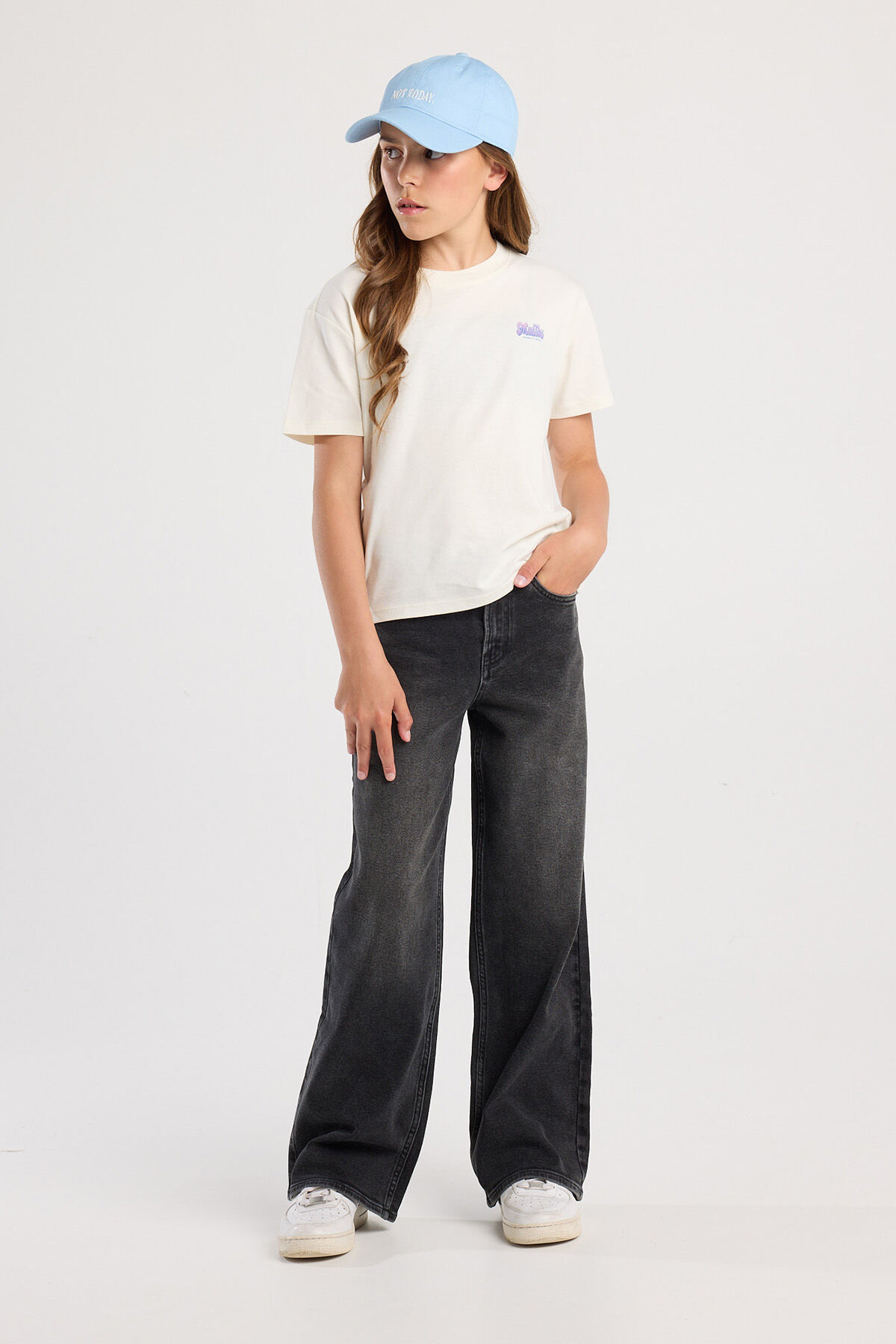 Elissa Jr image number 1