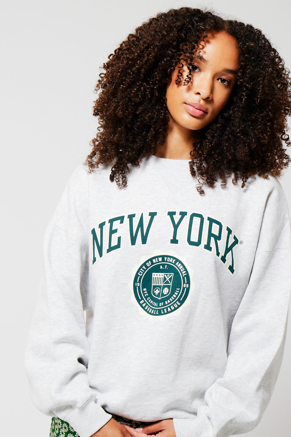 Sweater Sue image number 1