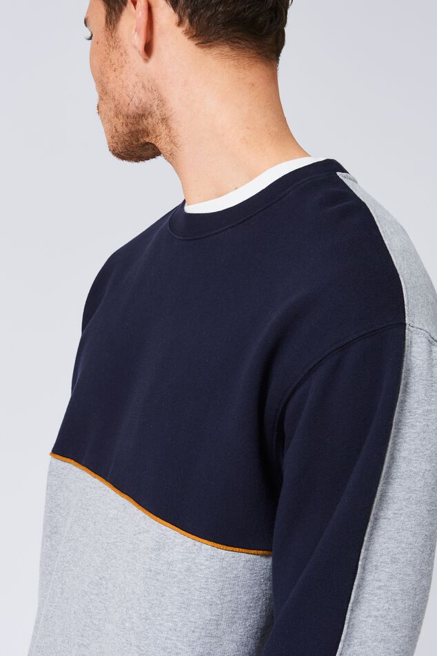 Sweater Sean image number 3