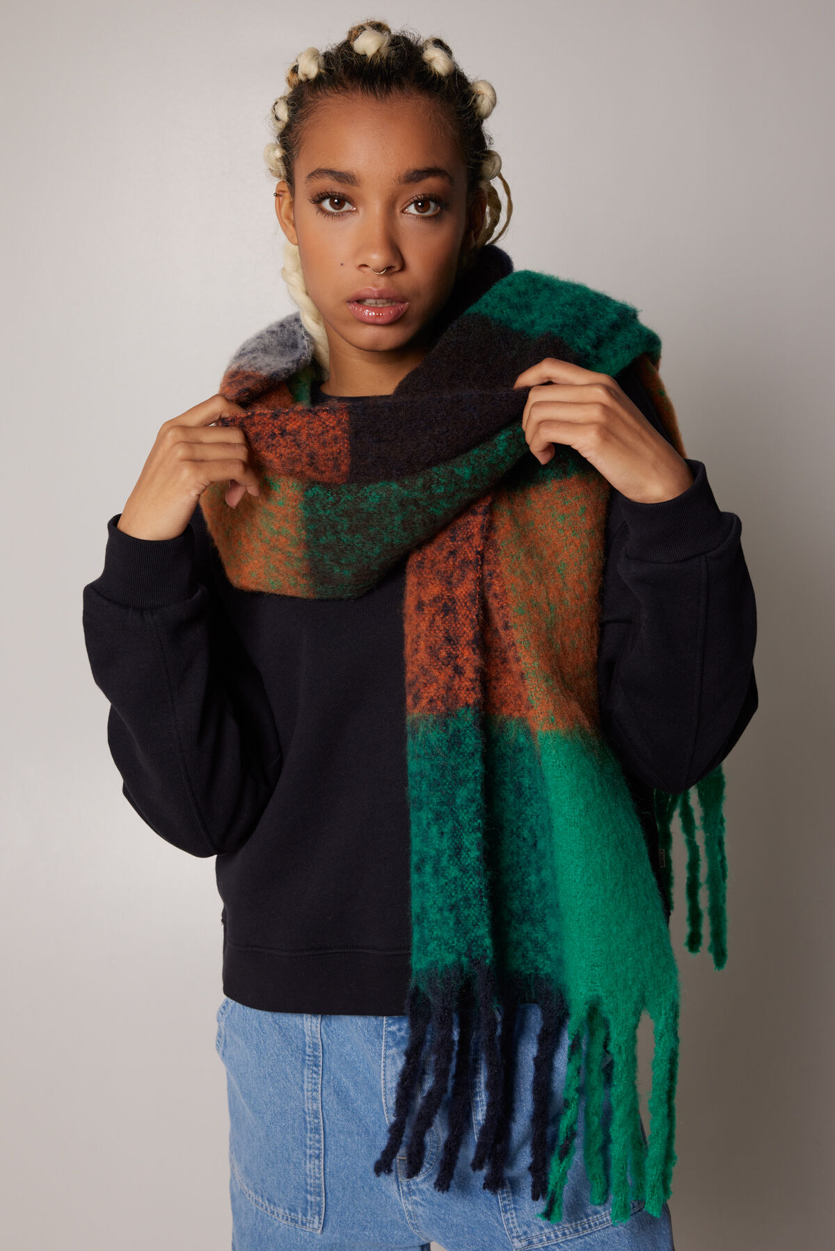 Scarf April CB image number 0