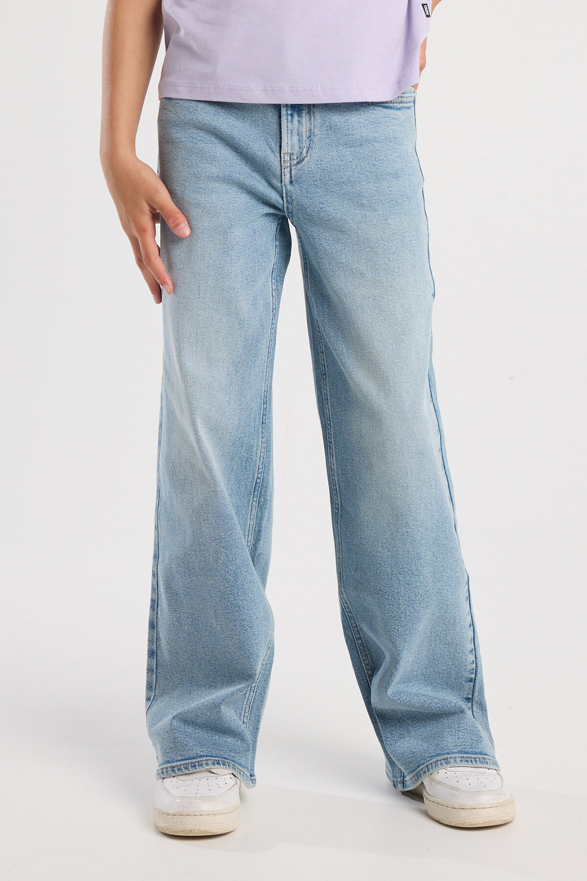 Olivia JR image number 0