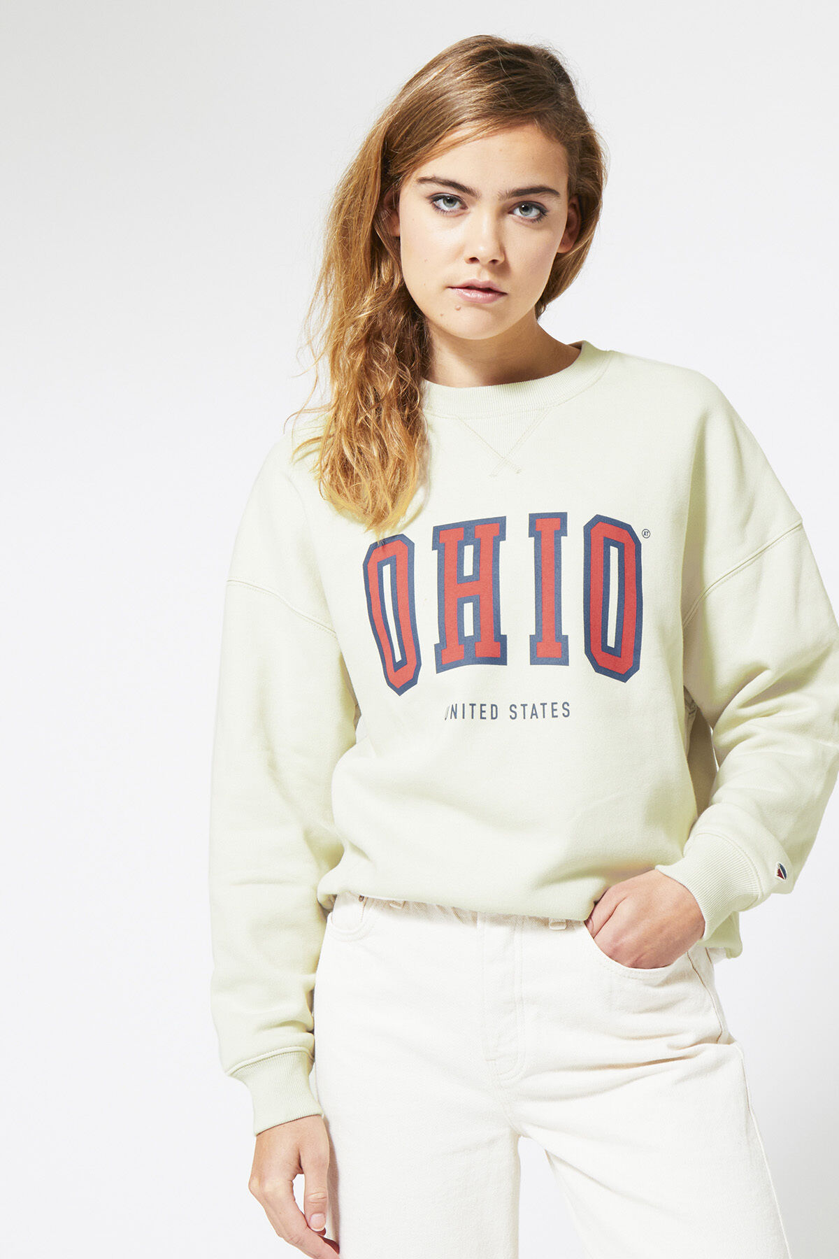 Sweater Sue image number 1