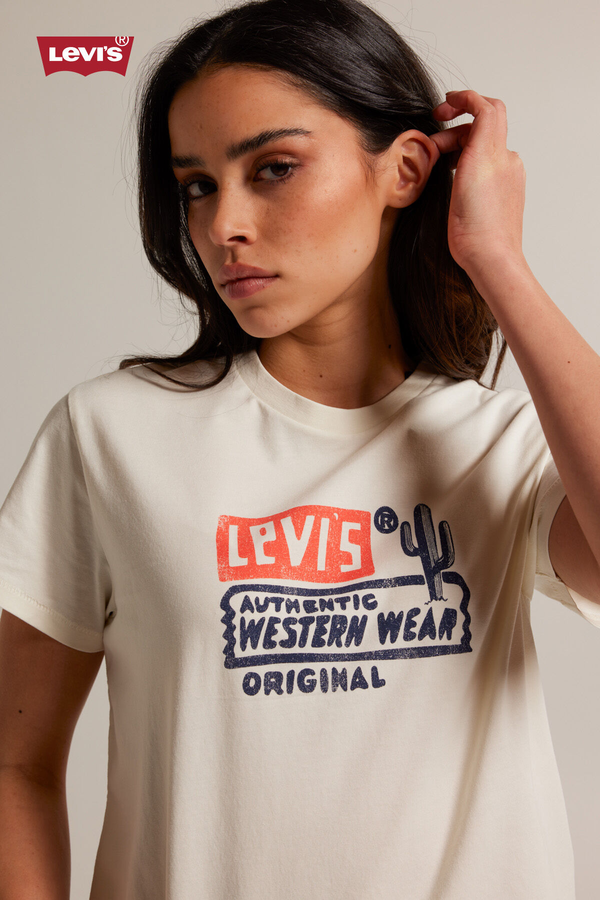Women Levi s T shirt Graphic classic tee Off white