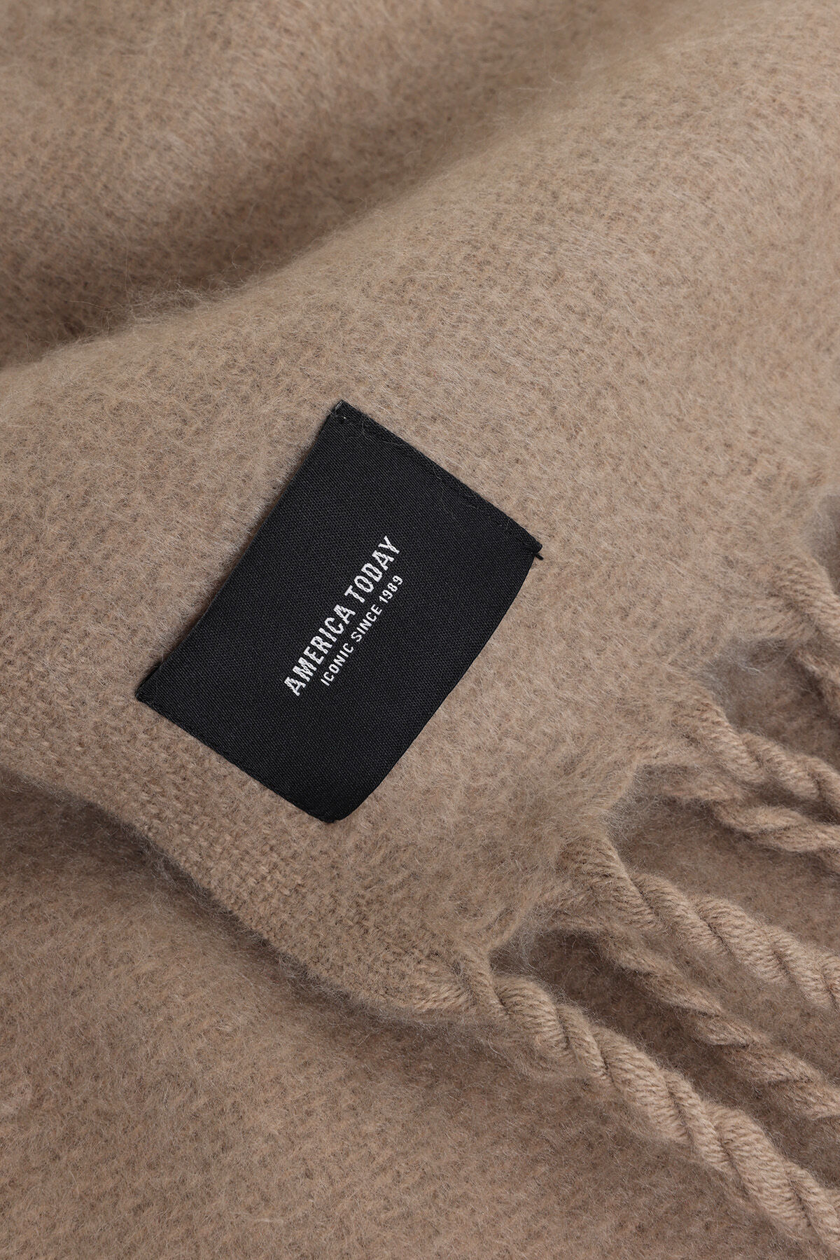 Scarf april image number 3