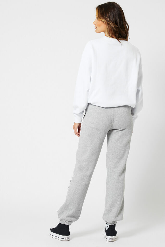 Sweater Sue image number 2