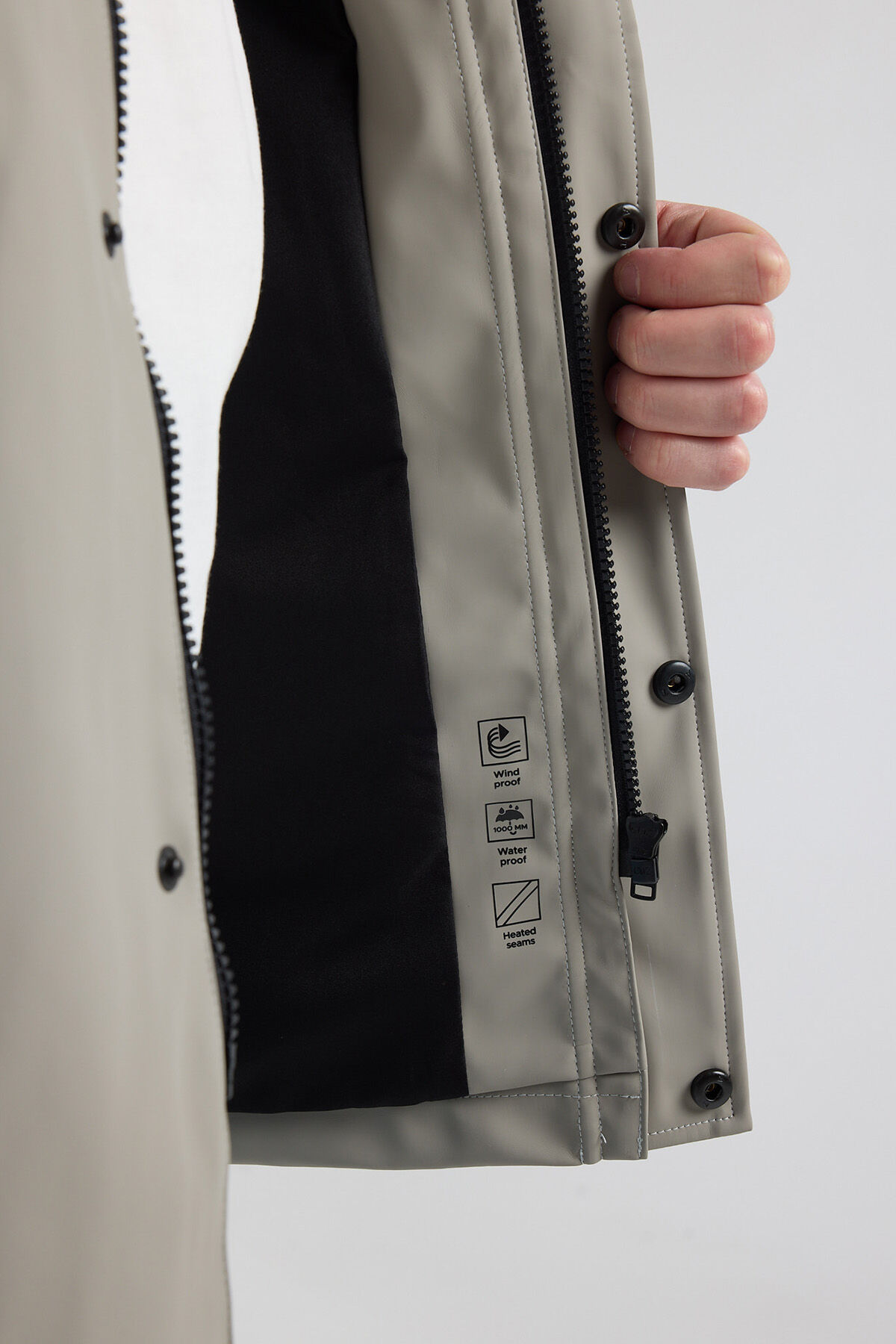 Imperm&eacute;able Jake image number 3