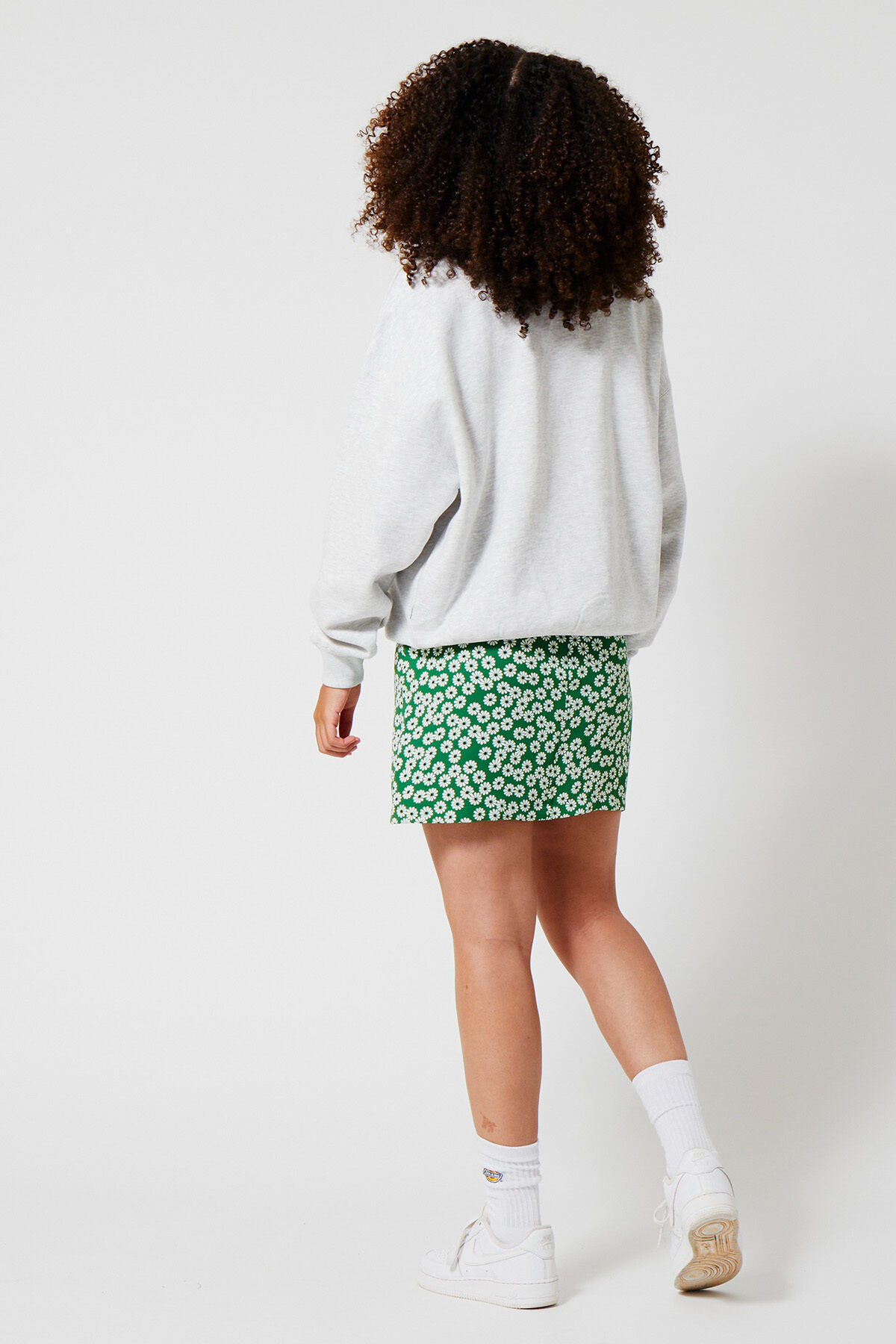 Sweater Sue image number 2