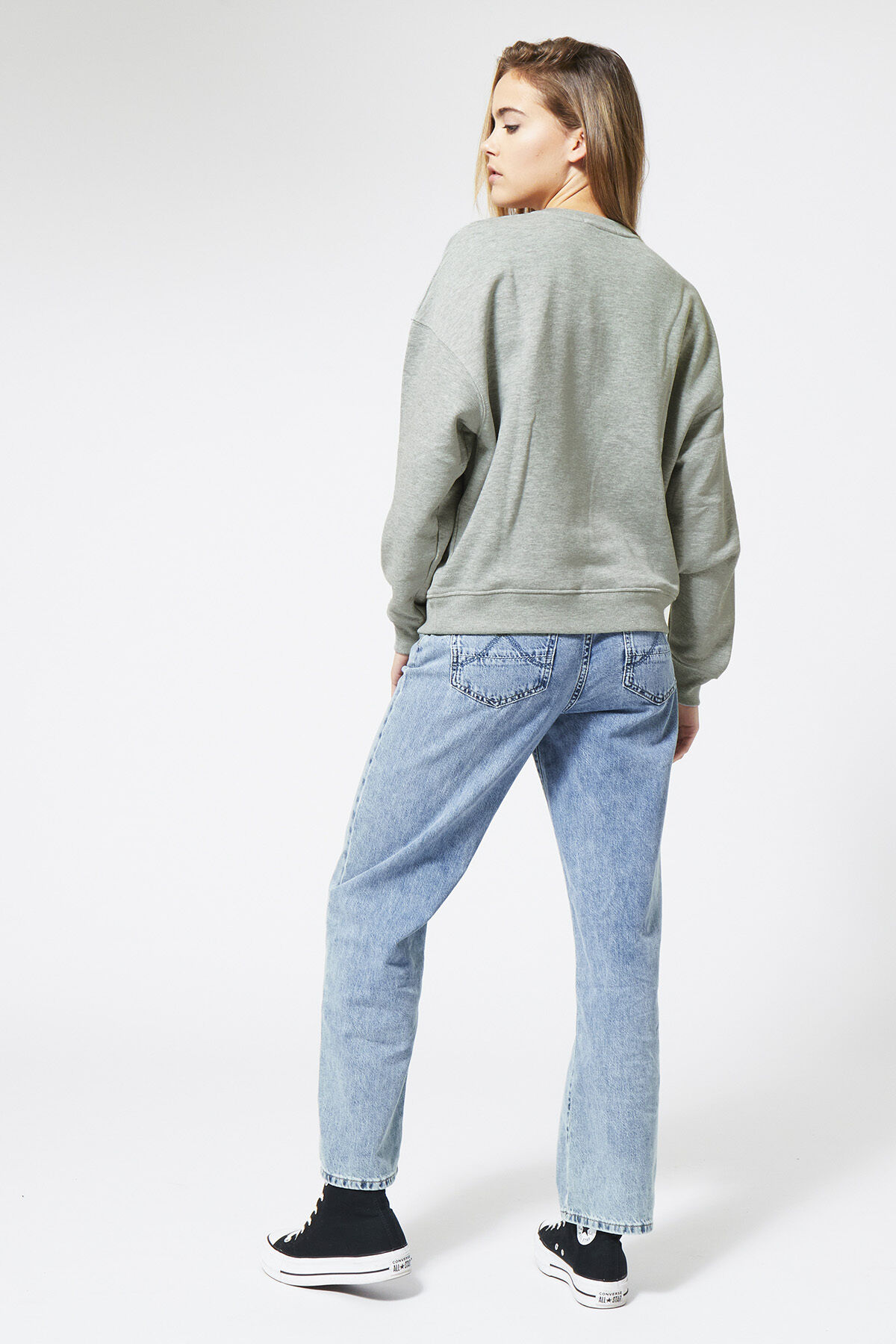 Sweater Sue image number 2