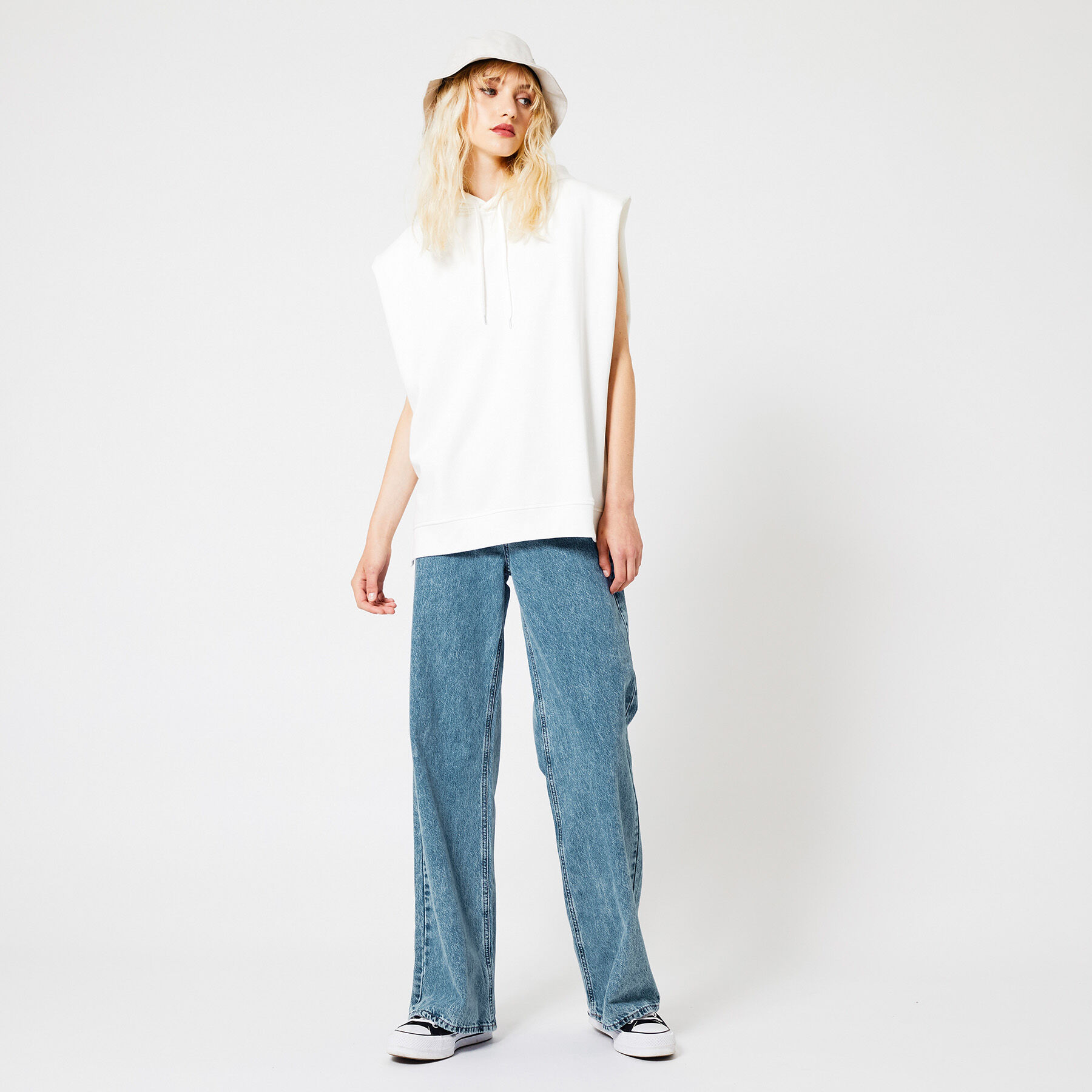 Sweater Susan image number 6