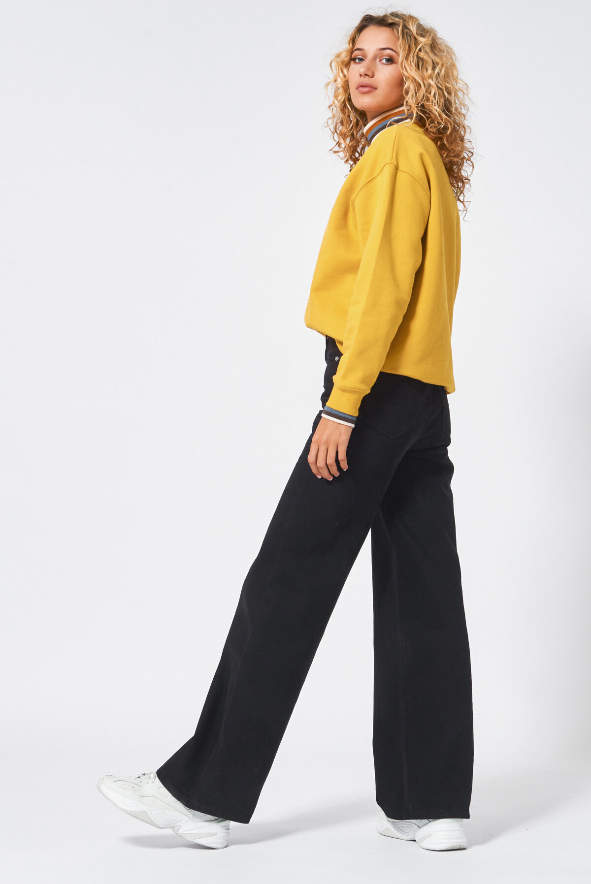 Sweat Scarlett image number 2