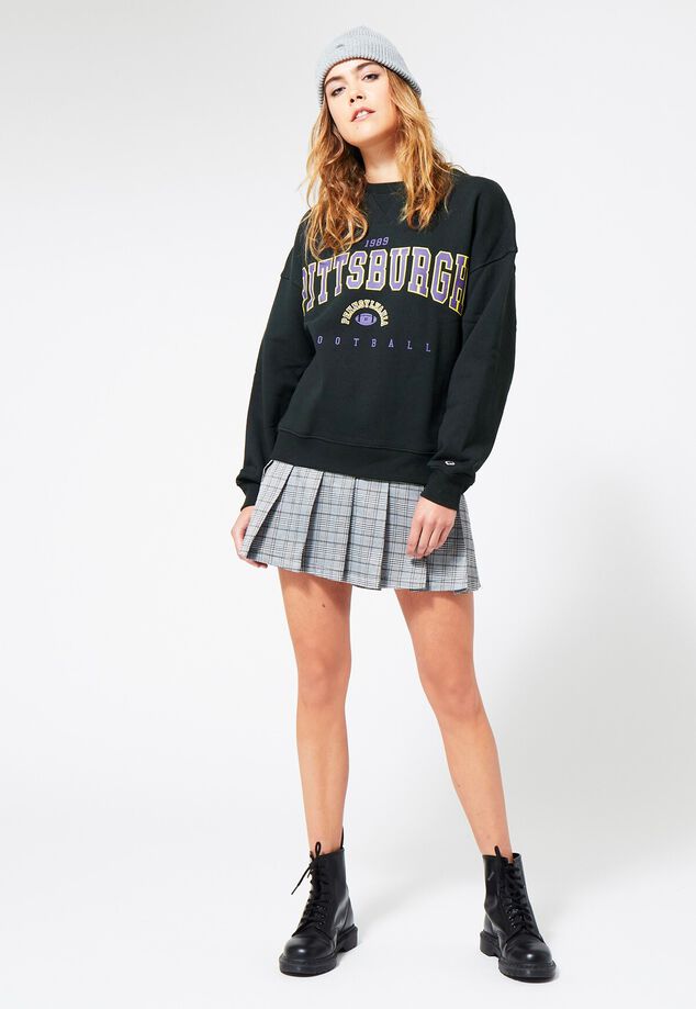 Sweater Sue image number 1