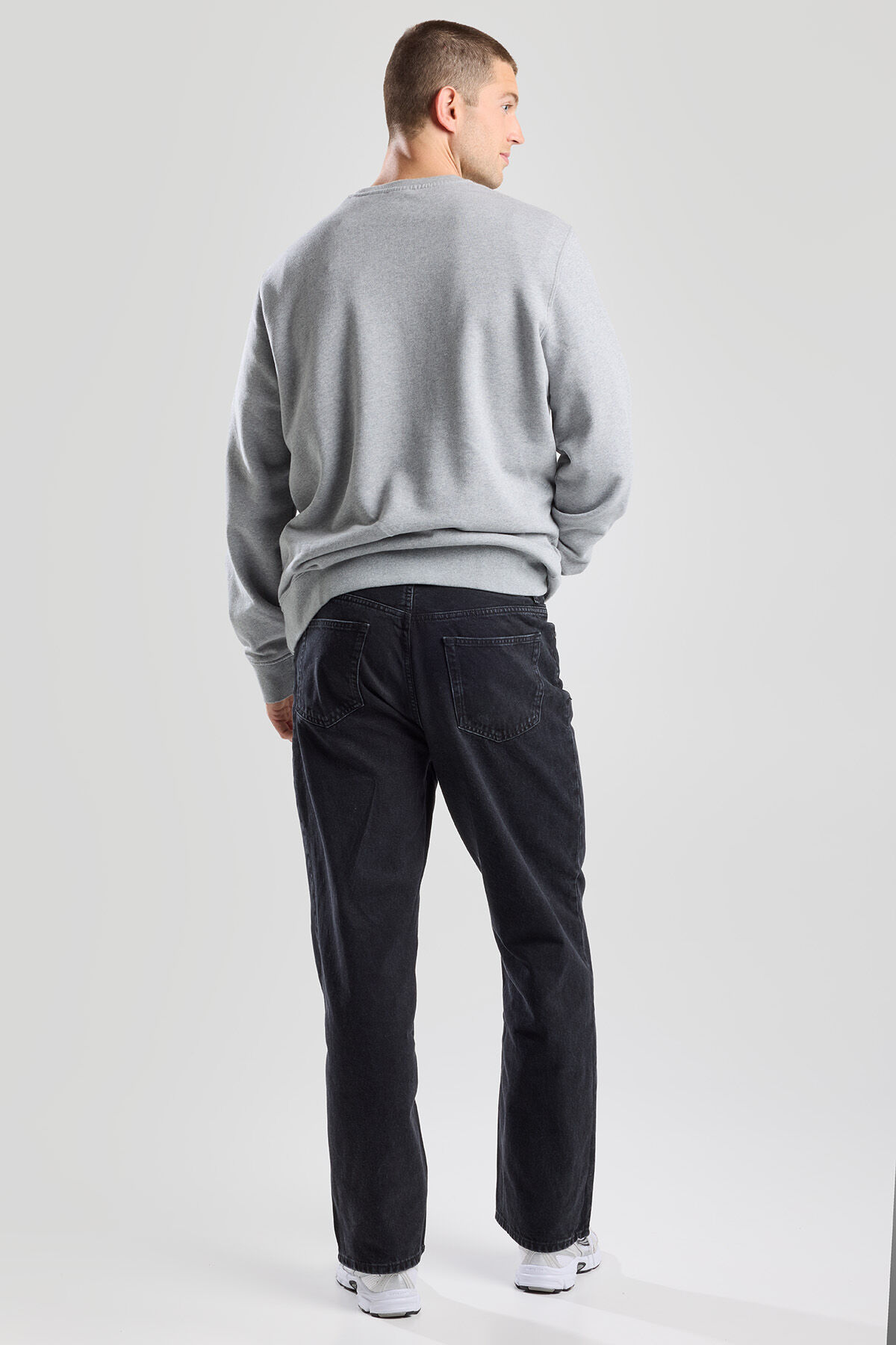 Omar Jeans image number 2