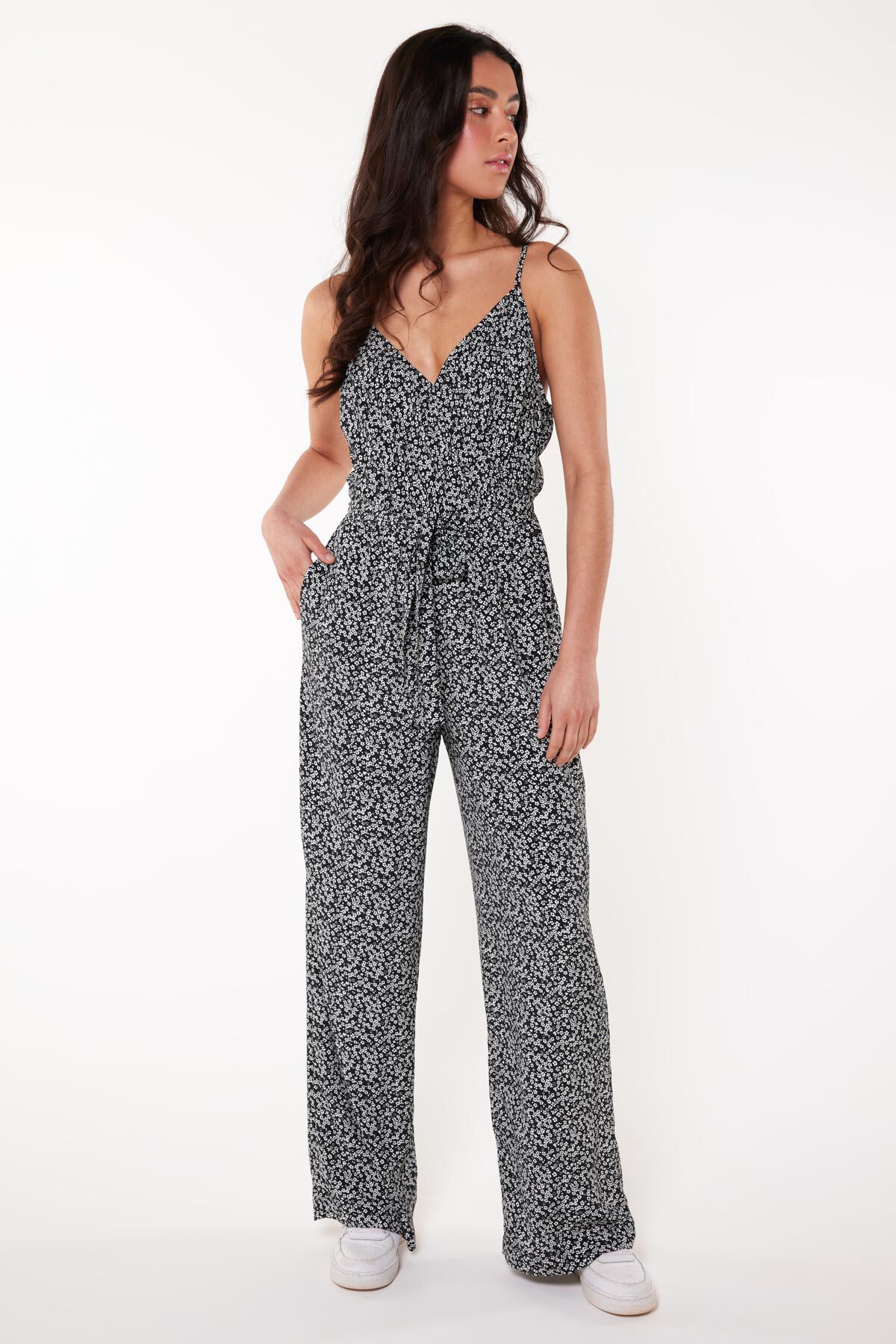 Damen Jumpsuit Pyora flower black America Today